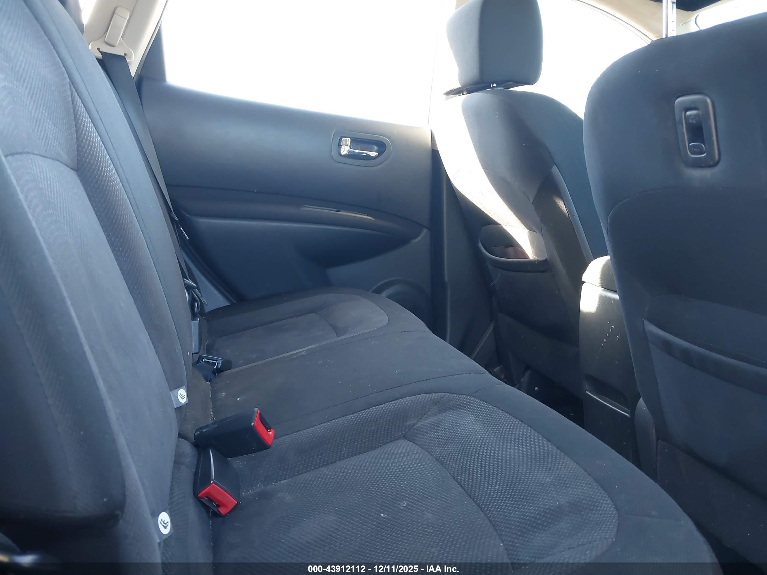 NISSAN ROGUE image 8