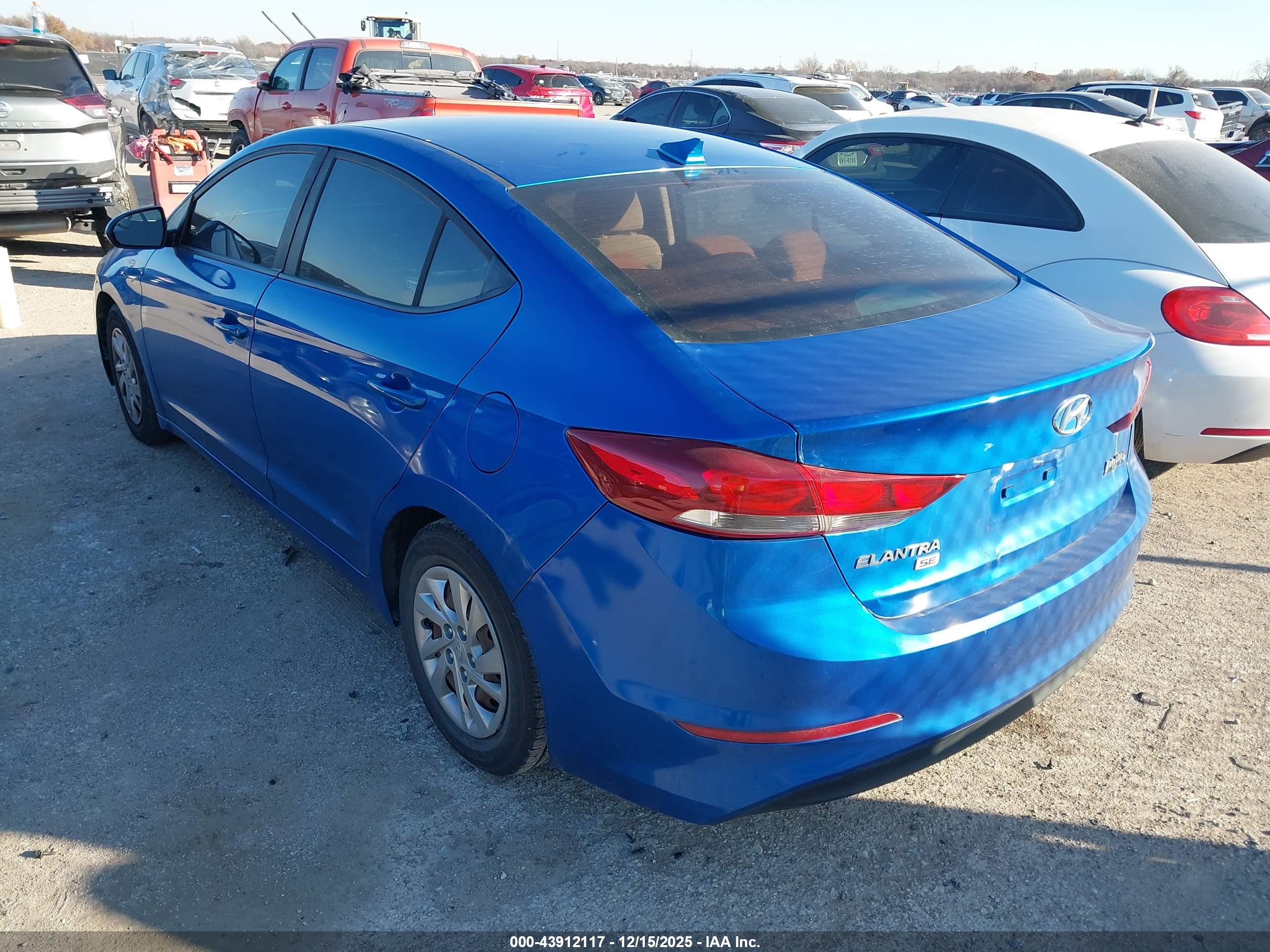 HYUNDAI ELANTRA image 3