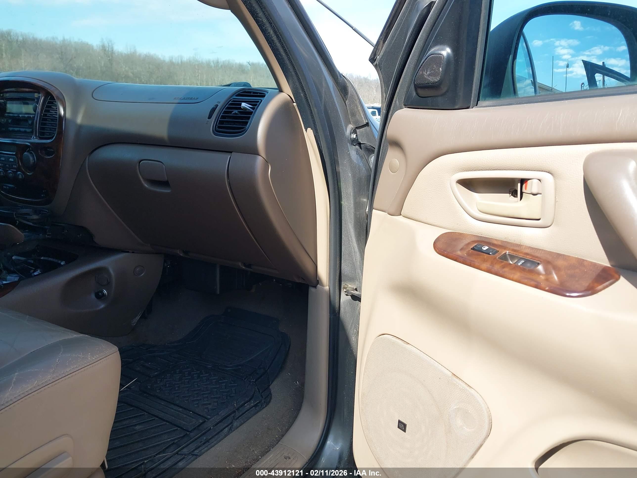 TOYOTA SEQUOIA image 5