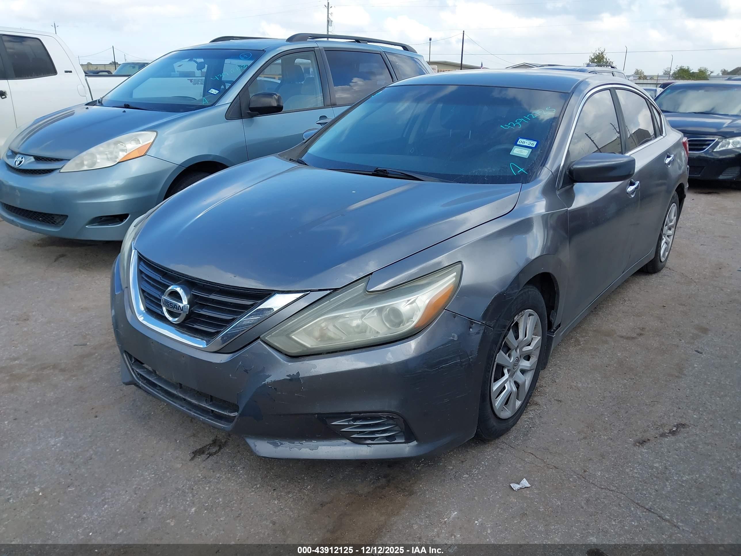 NISSAN ALTIMA image 2