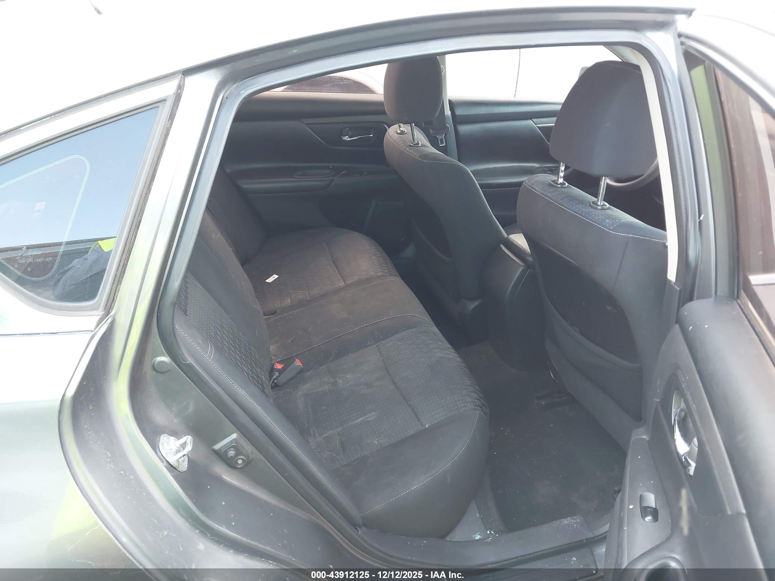 NISSAN ALTIMA image 8