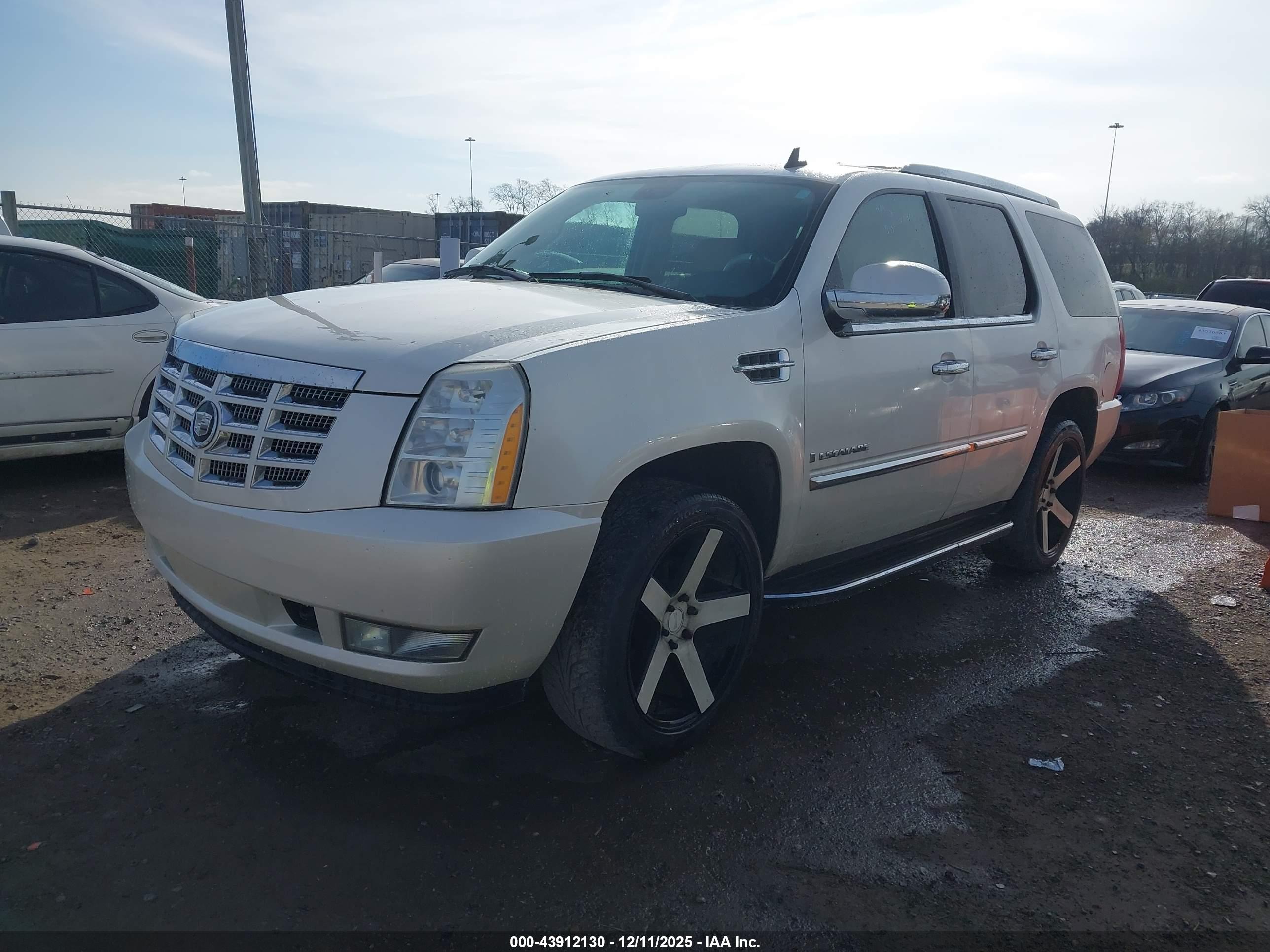 CADILLAC ESCALADE image 2