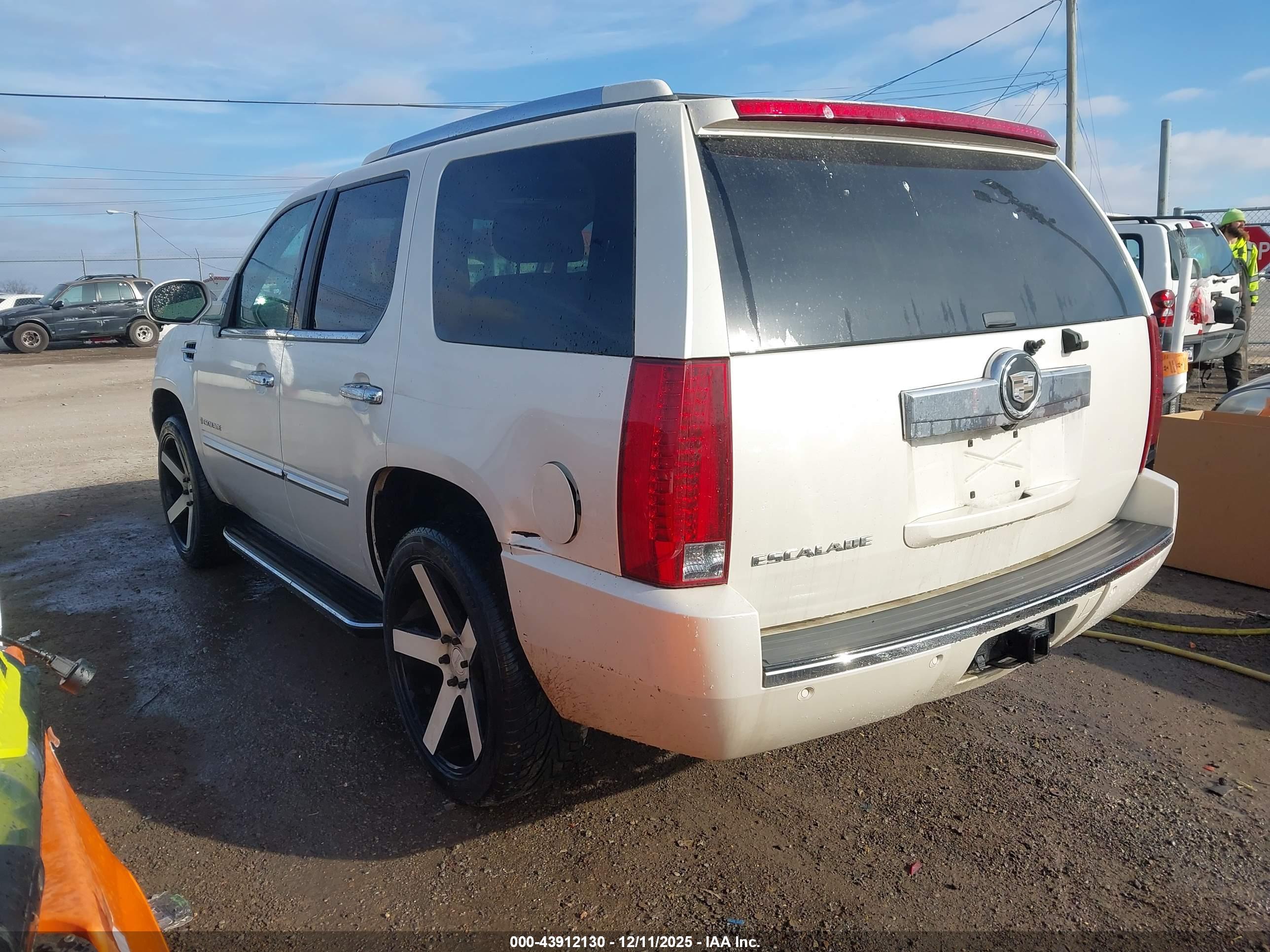 CADILLAC ESCALADE image 3