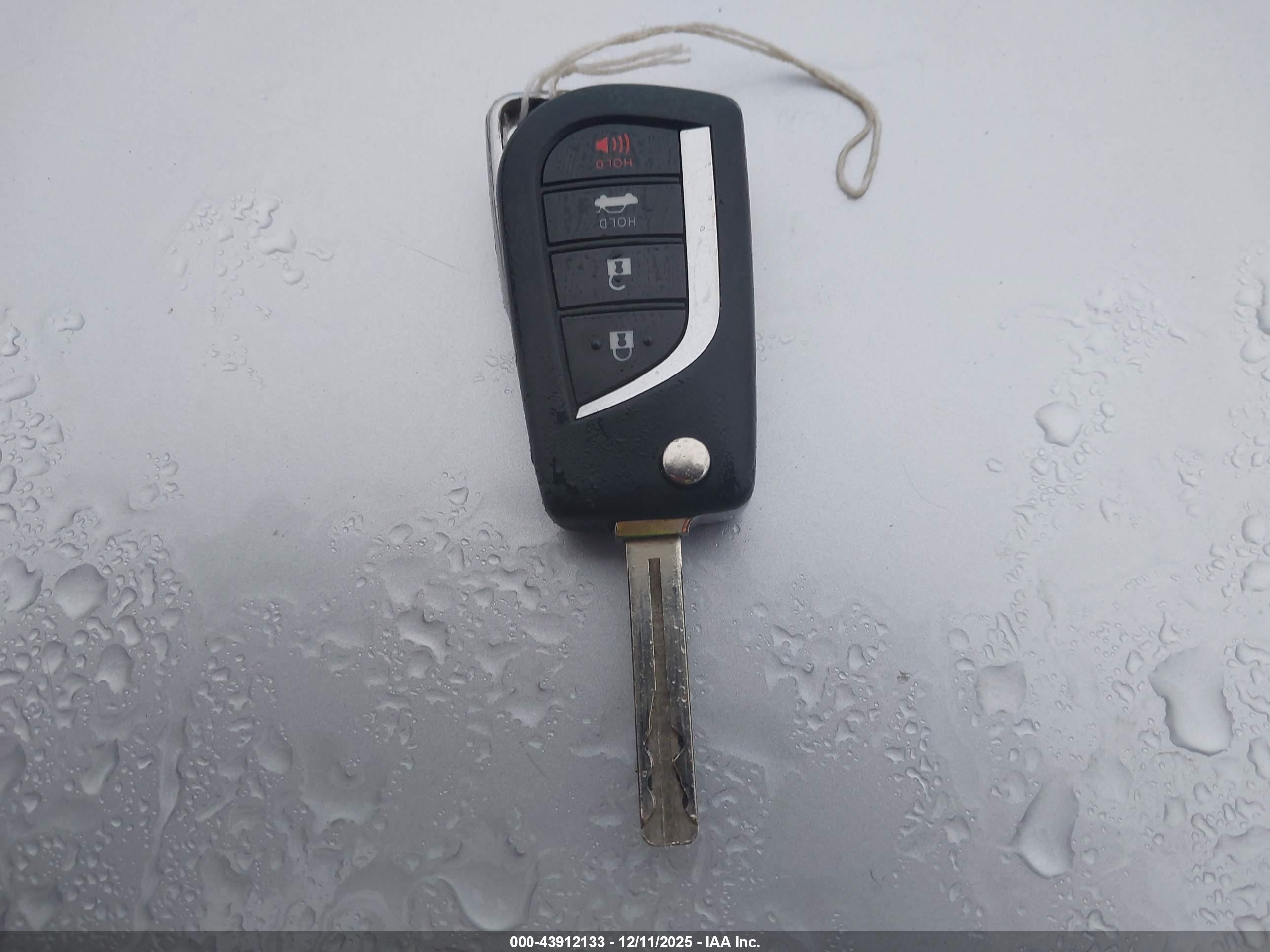 TOYOTA COROLLA image 11