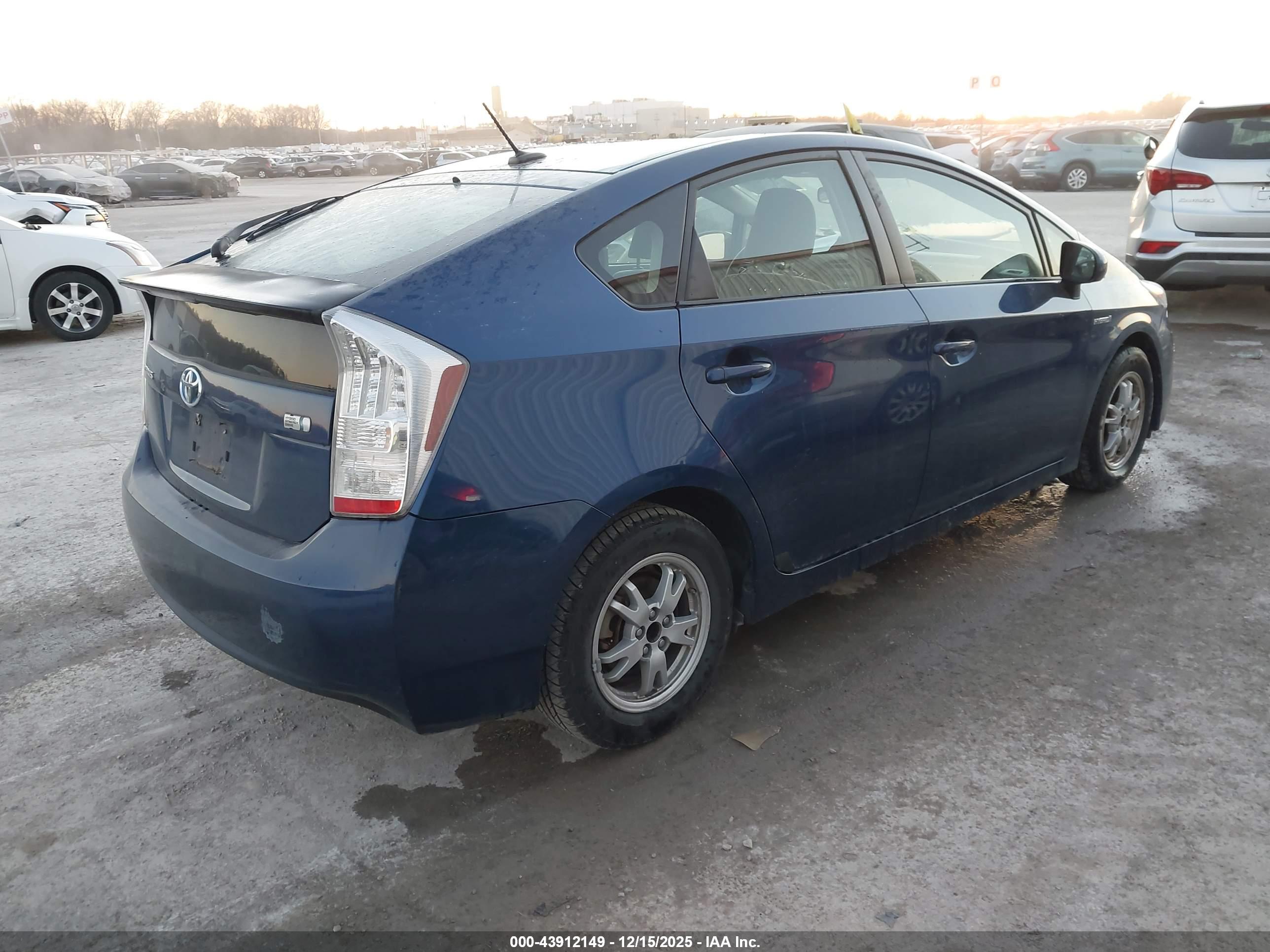 TOYOTA PRIUS image 4