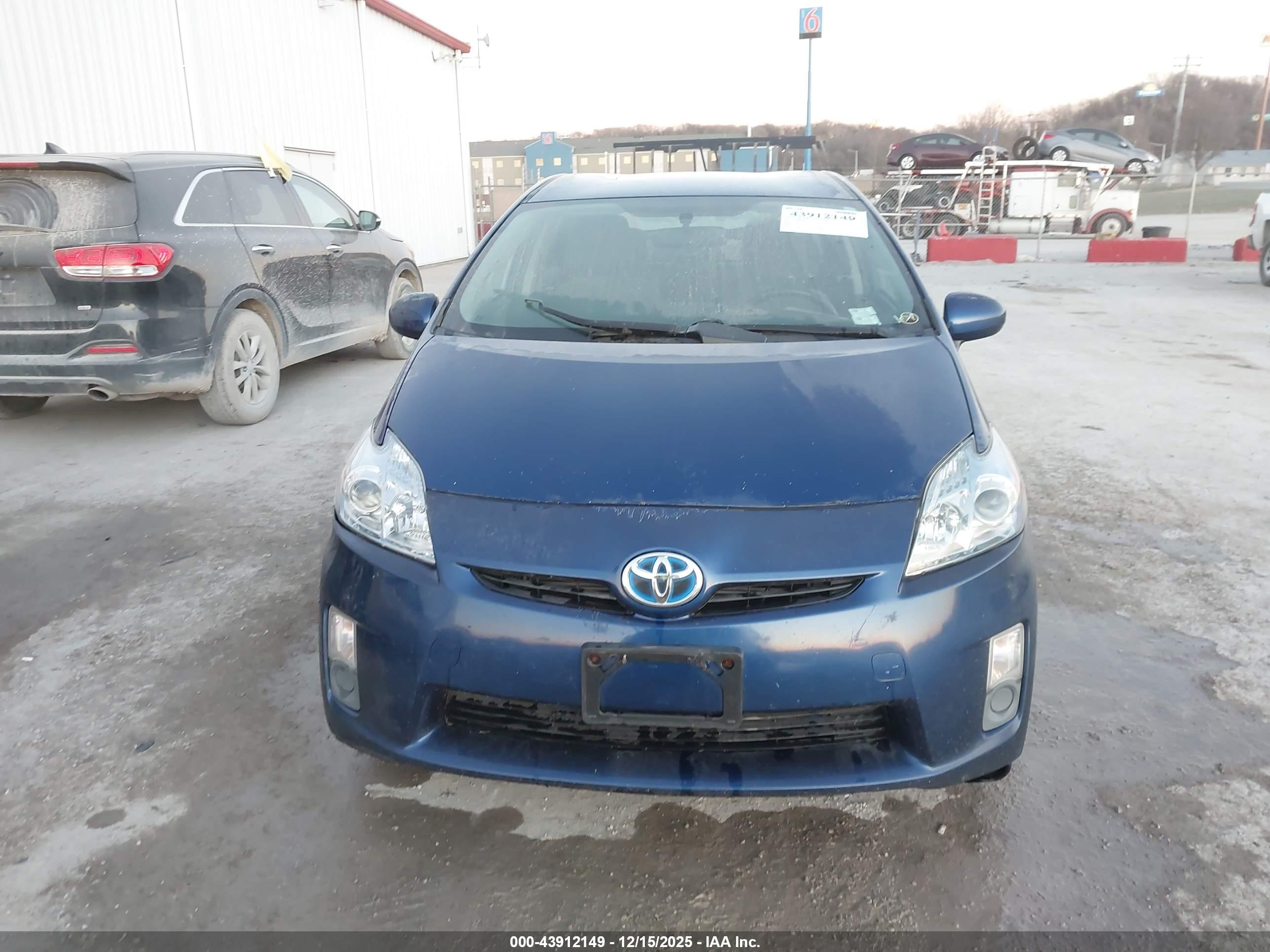 TOYOTA PRIUS image 6