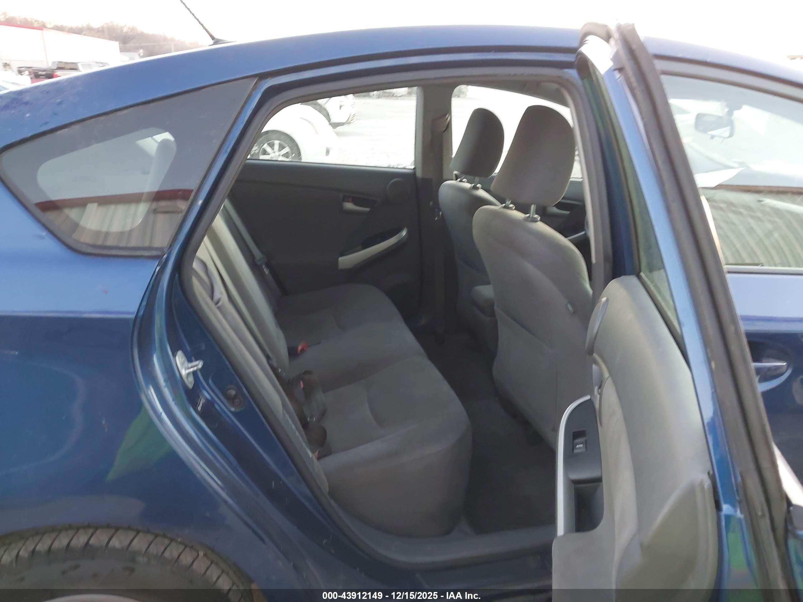 TOYOTA PRIUS image 8