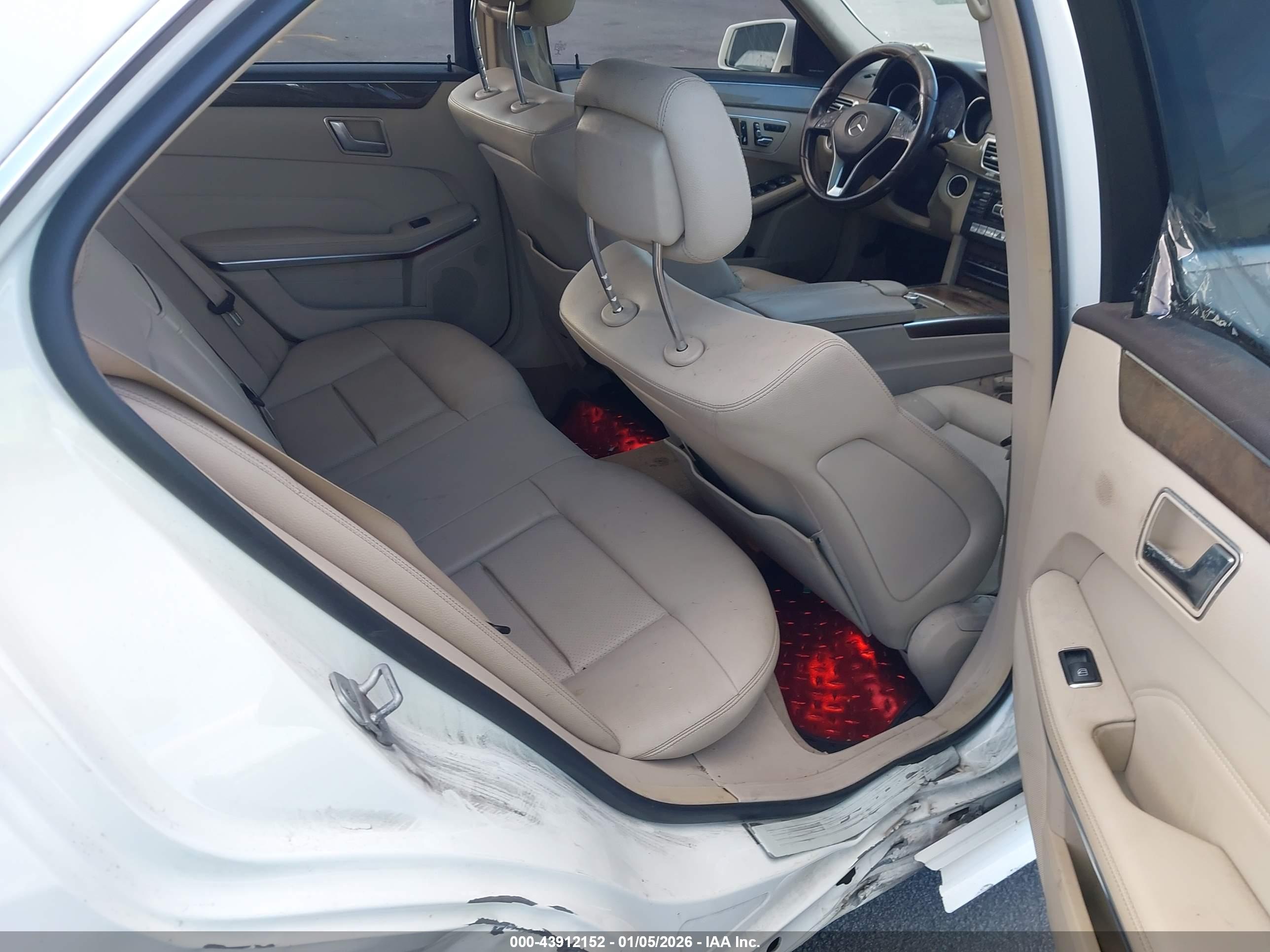 MERCEDES-BENZ E image 8
