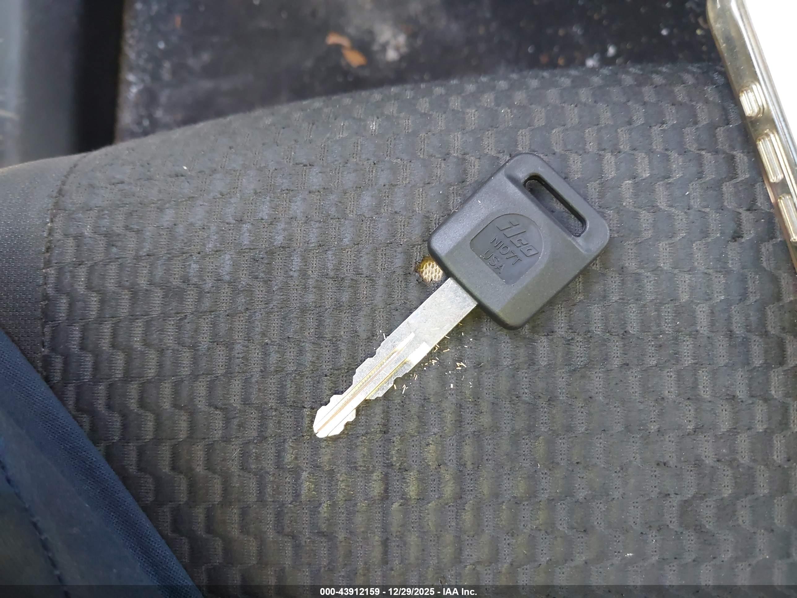 NISSAN ROGUE image 11