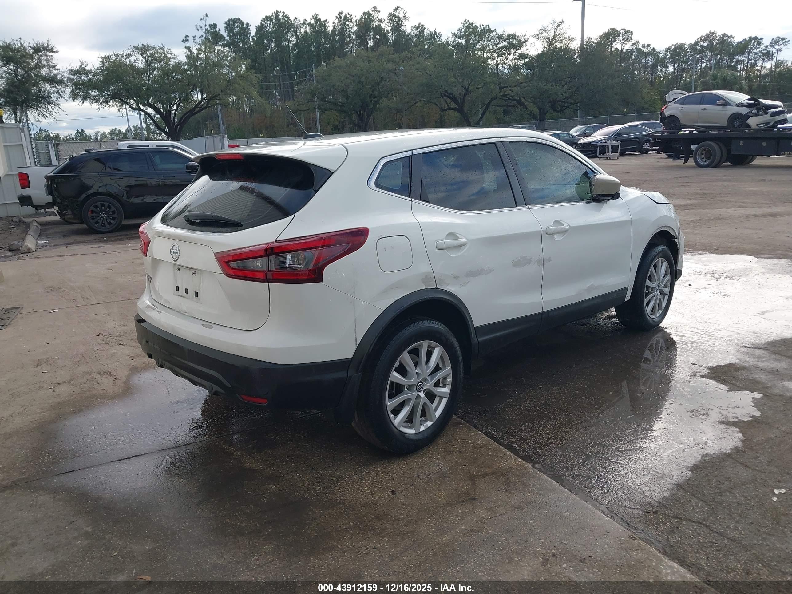 NISSAN ROGUE image 4