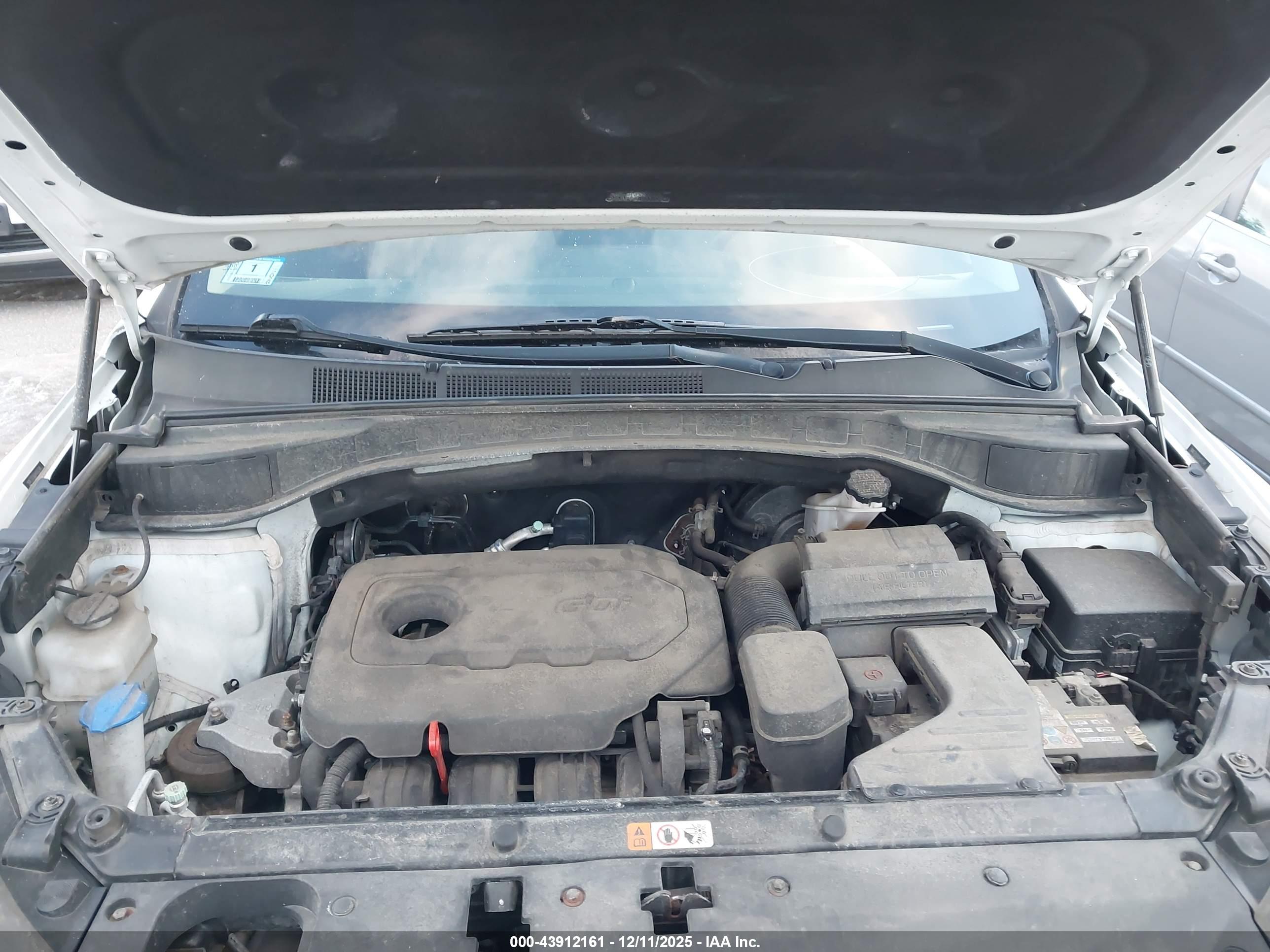 HYUNDAI SANTA image 10