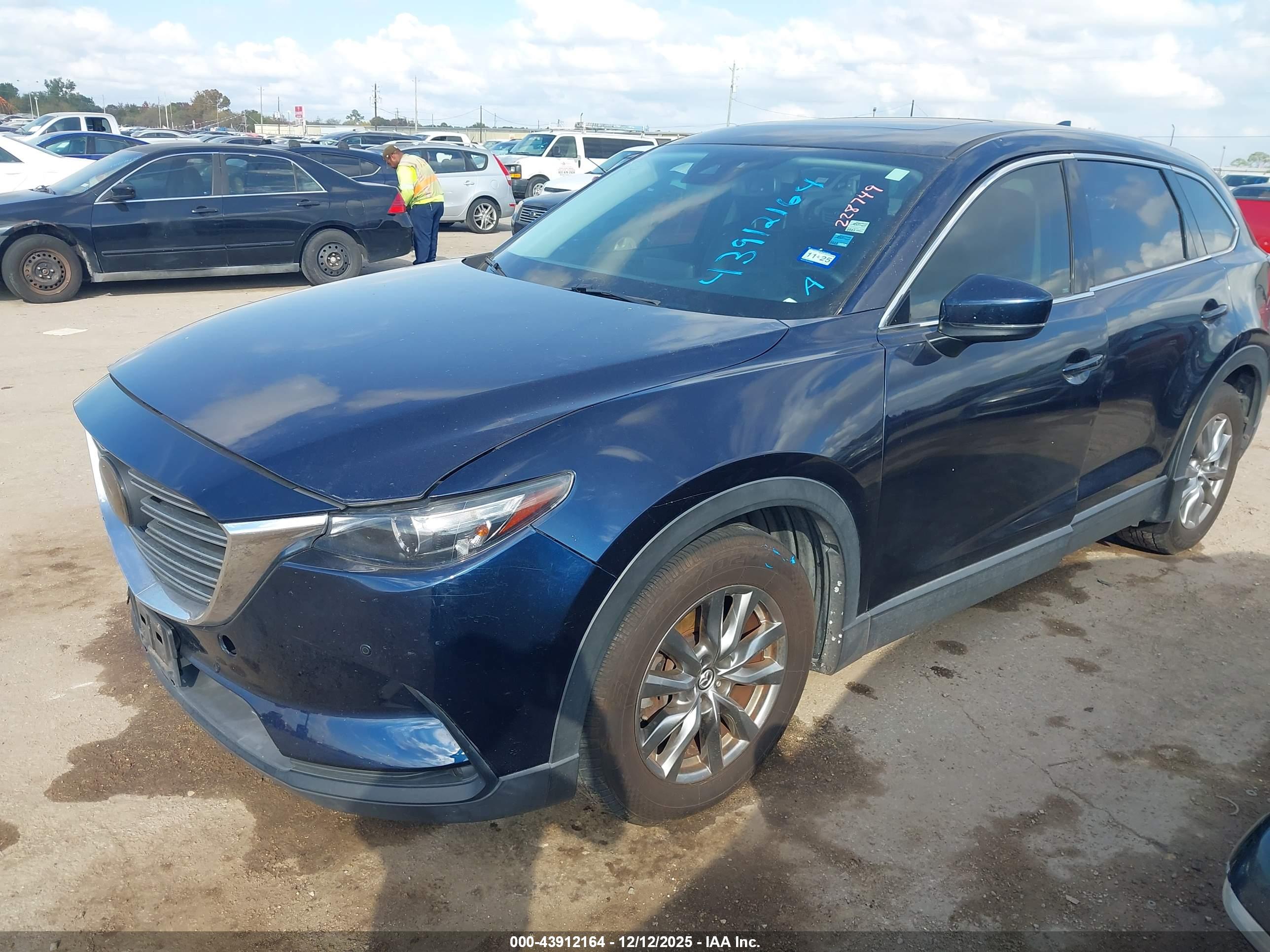 MAZDA CX-9 image 2