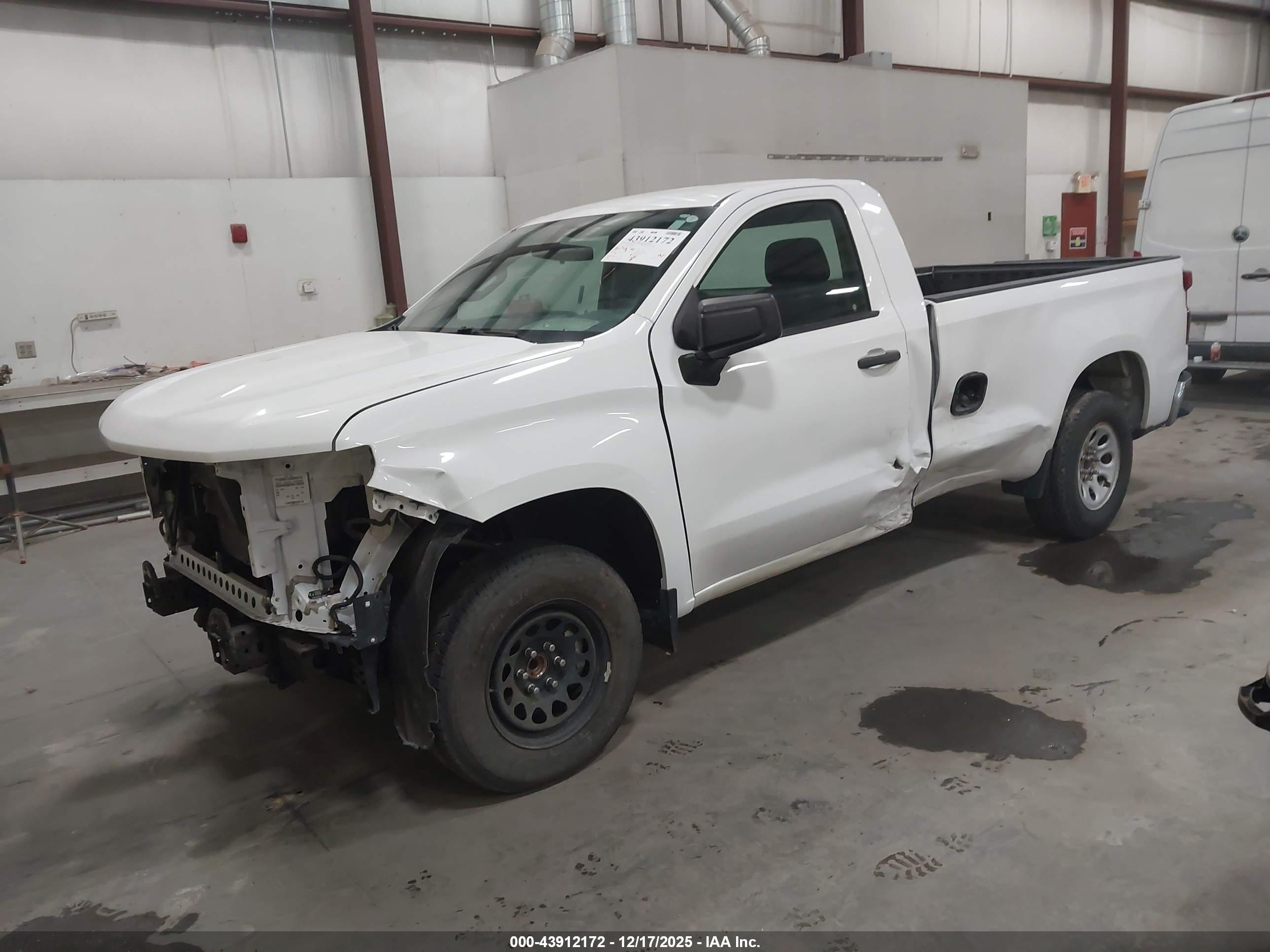 CHEVROLET SILVERADO image 2