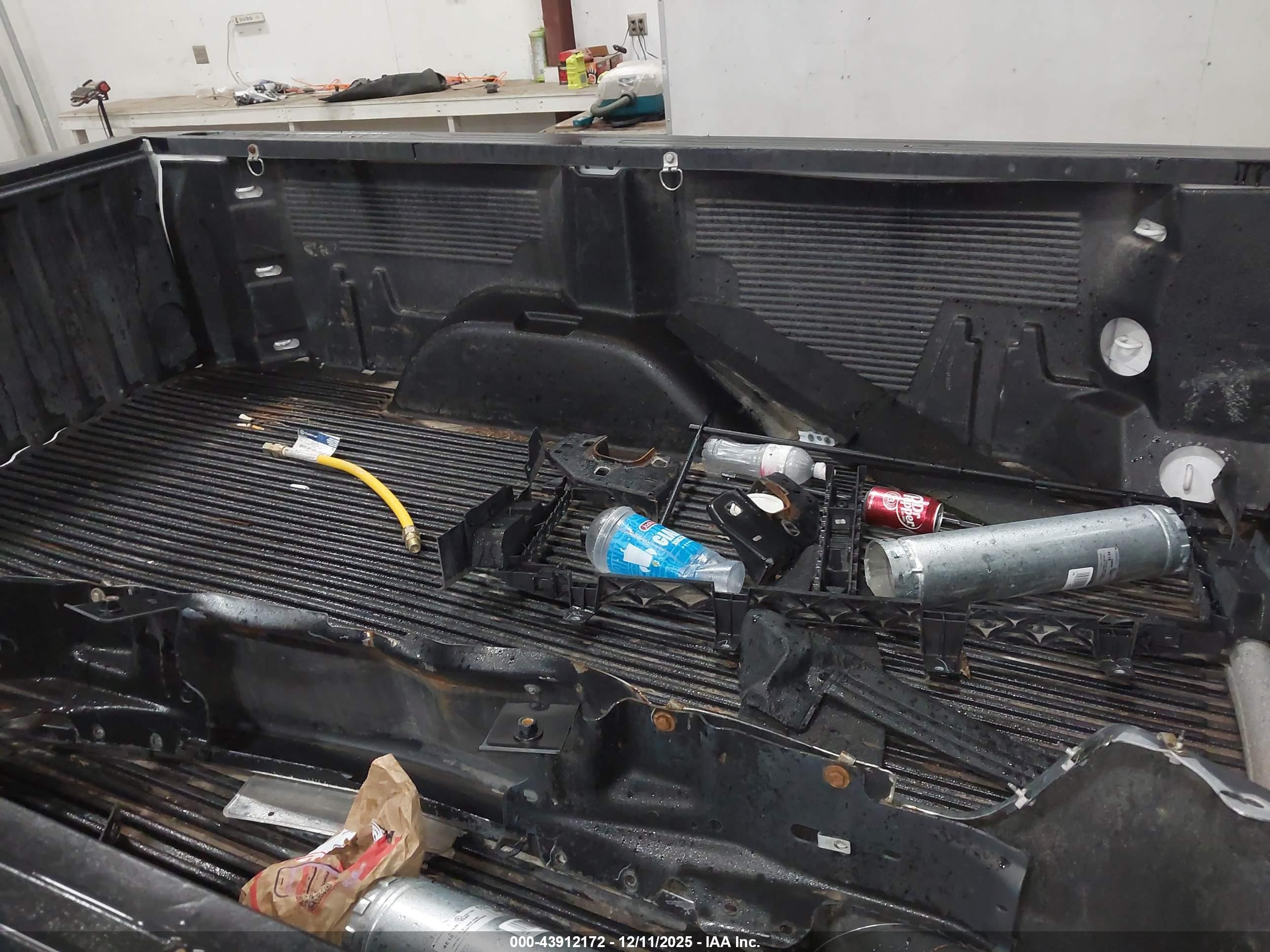 CHEVROLET SILVERADO image 8