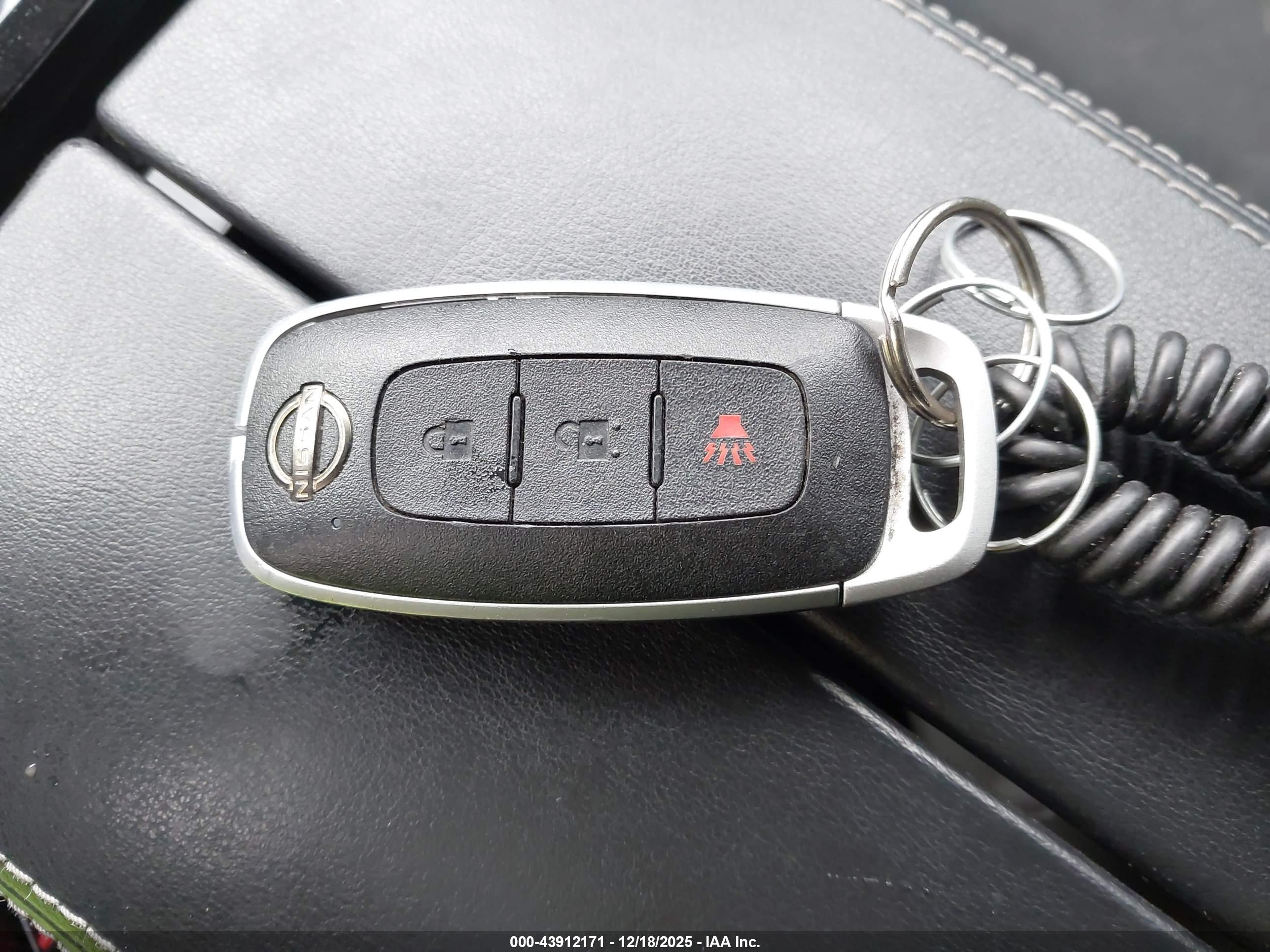 NISSAN ROGUE image 11