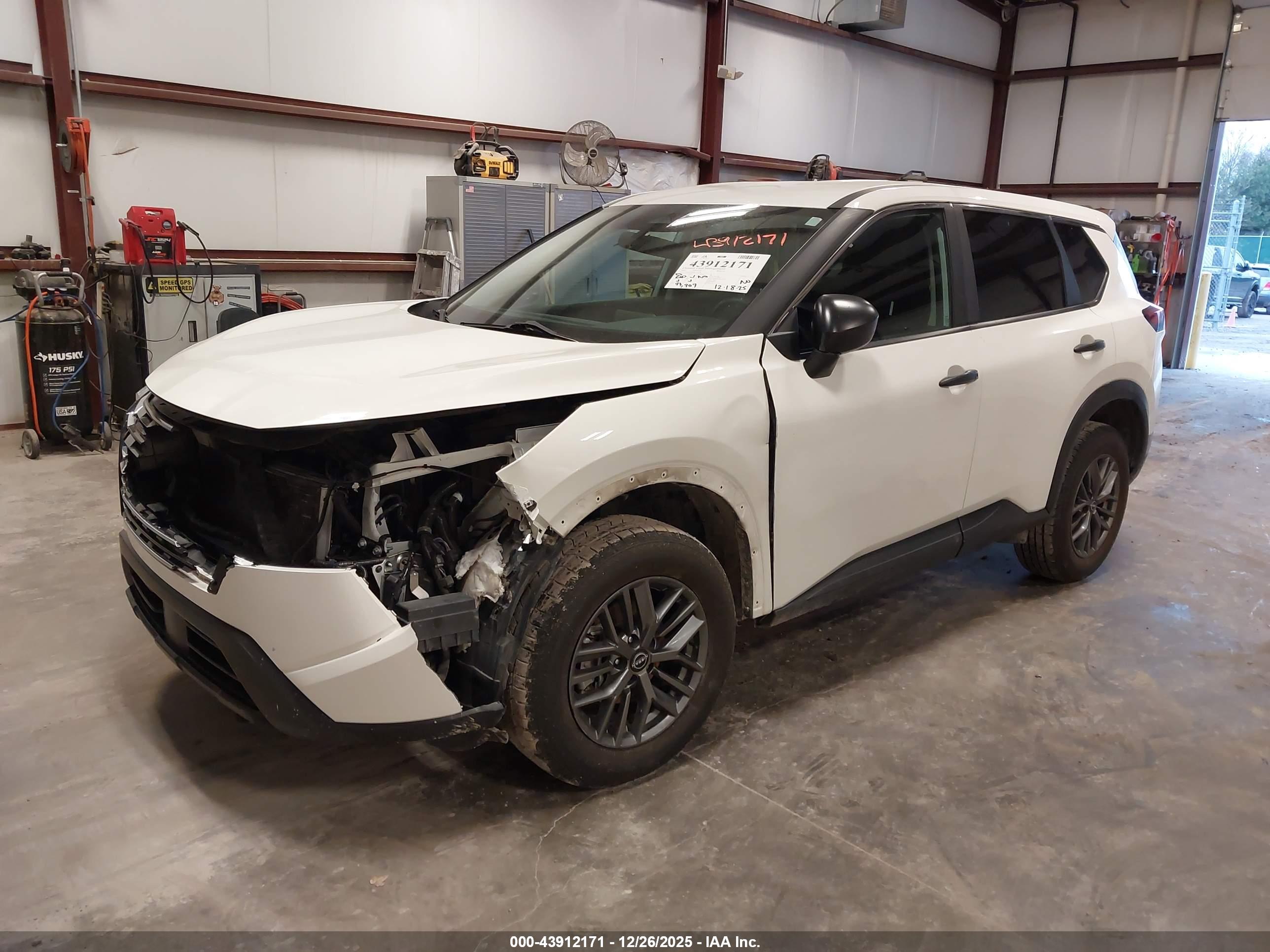 NISSAN ROGUE image 2