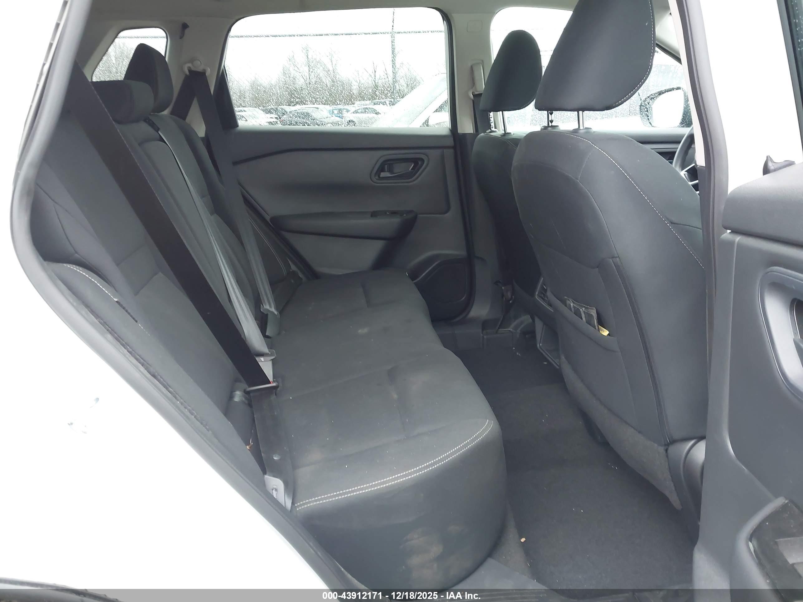 NISSAN ROGUE image 8