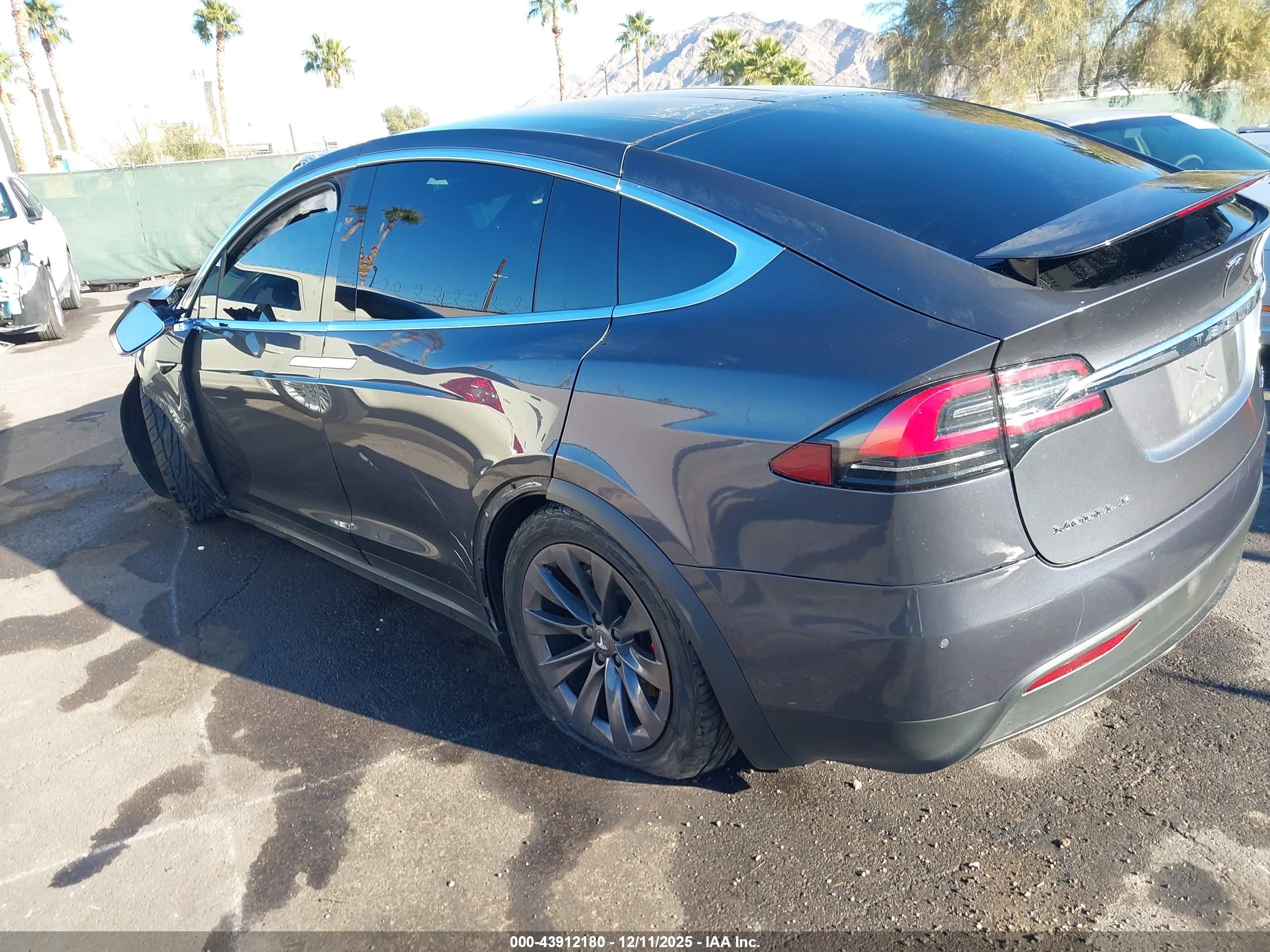 TESLA MODEL image 3