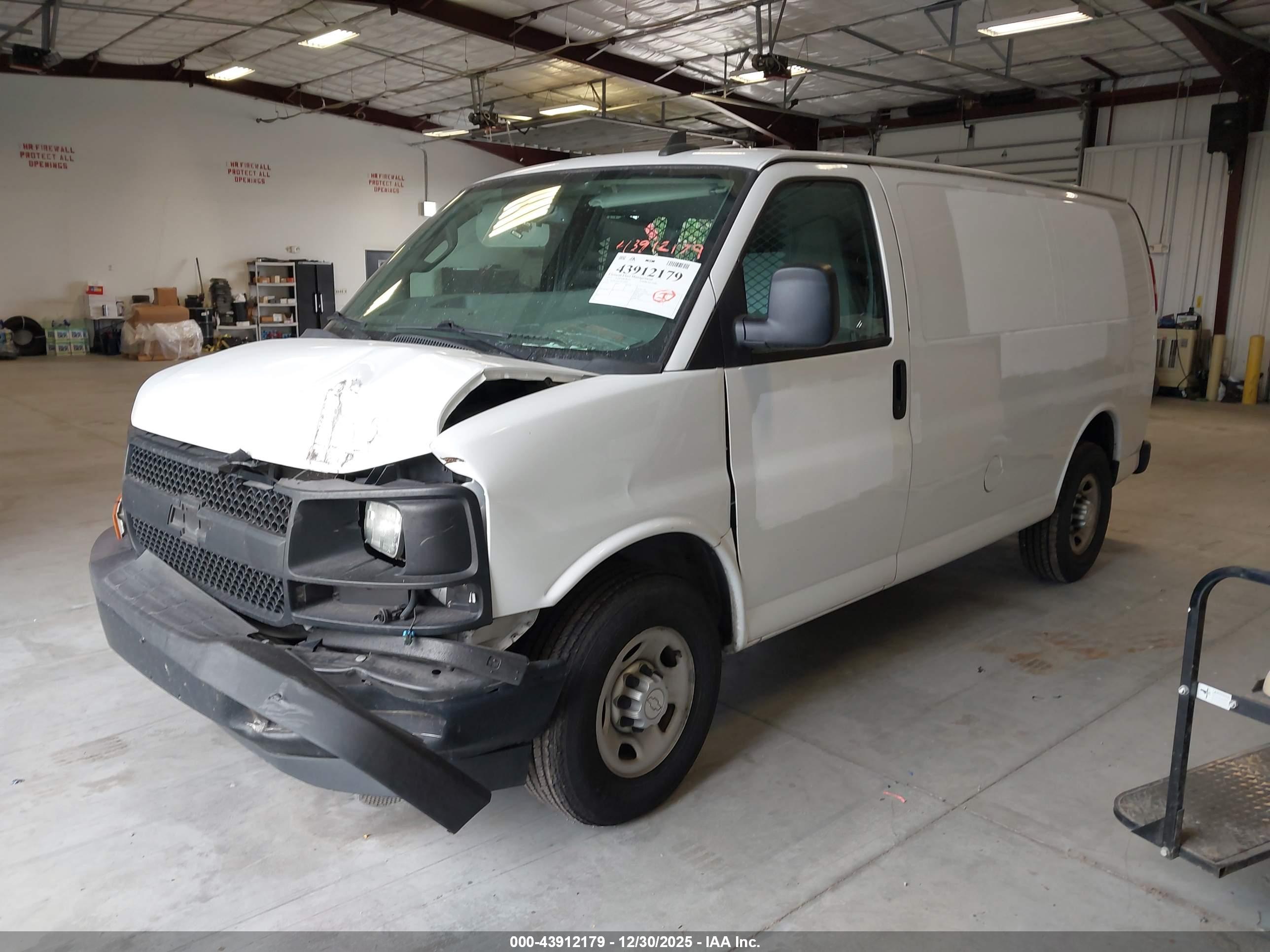 CHEVROLET EXPRESS image 2