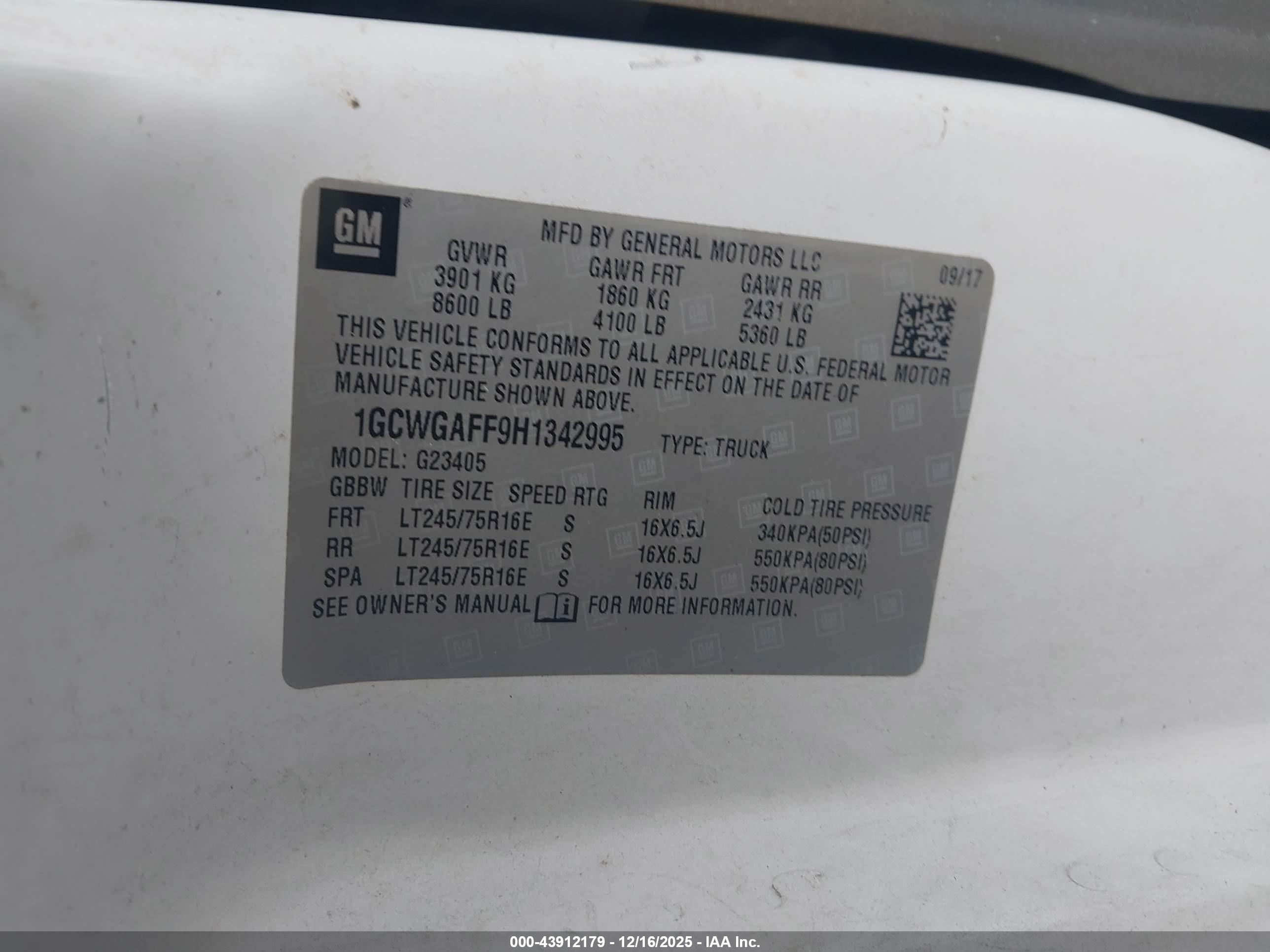 CHEVROLET EXPRESS image 9
