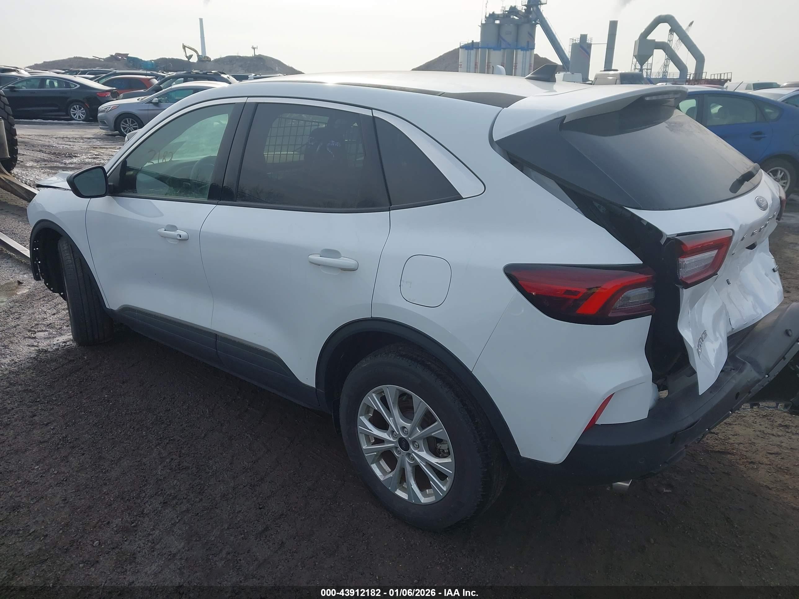 FORD ESCAPE image 3