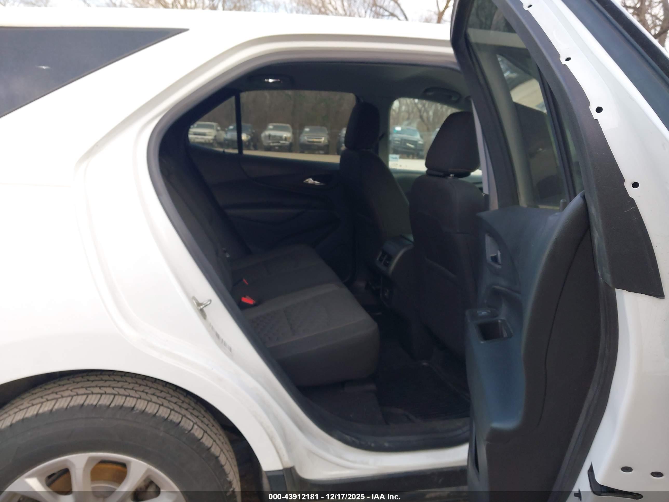 CHEVROLET EQUINOX image 8