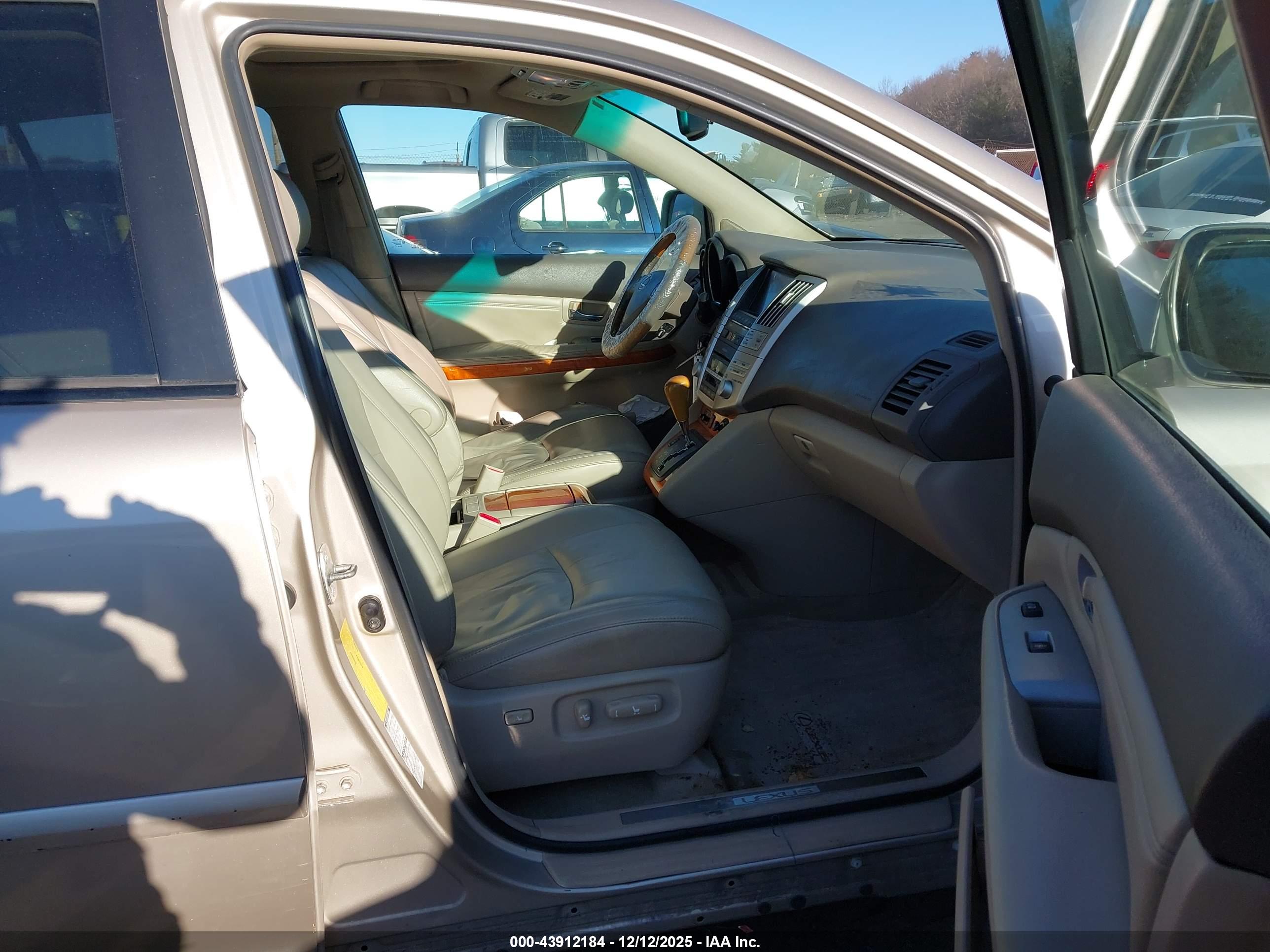 LEXUS RX image 5