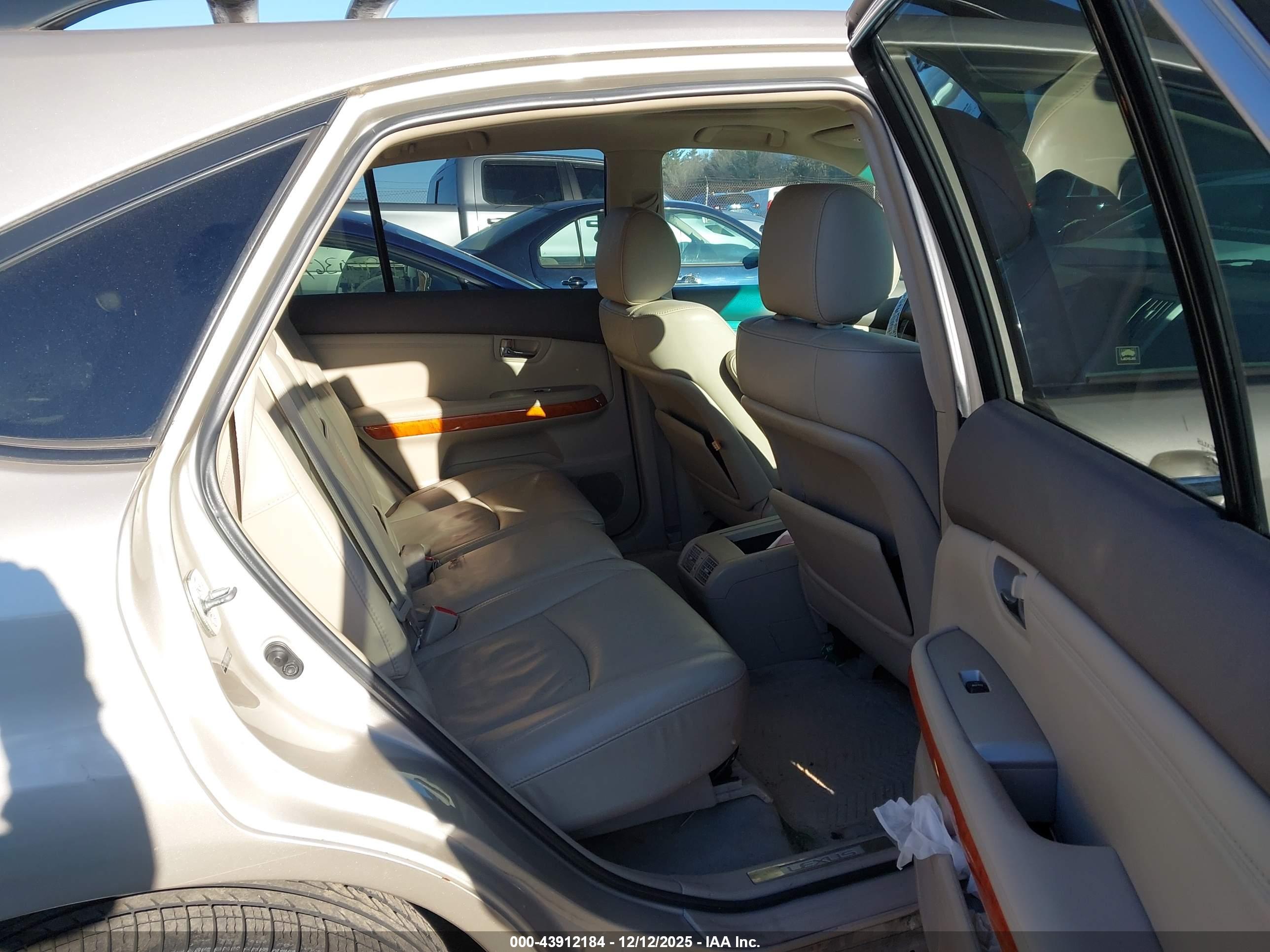 LEXUS RX image 8