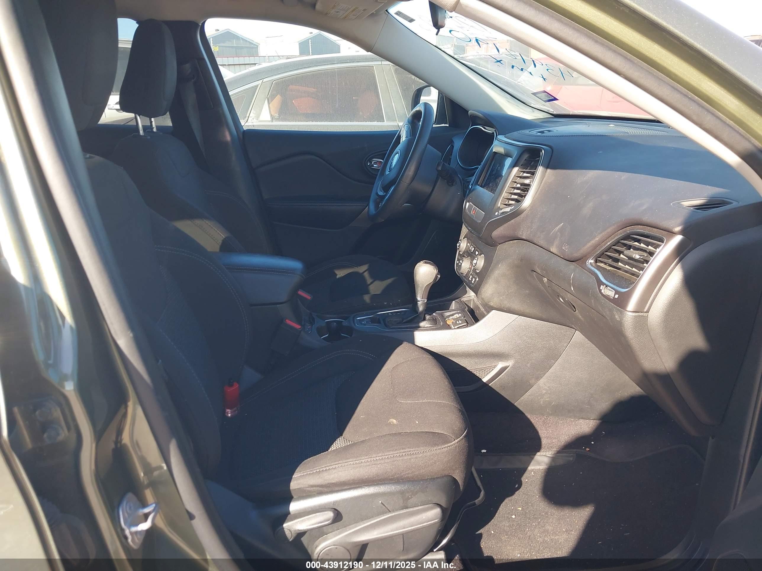 JEEP CHEROKEE image 5