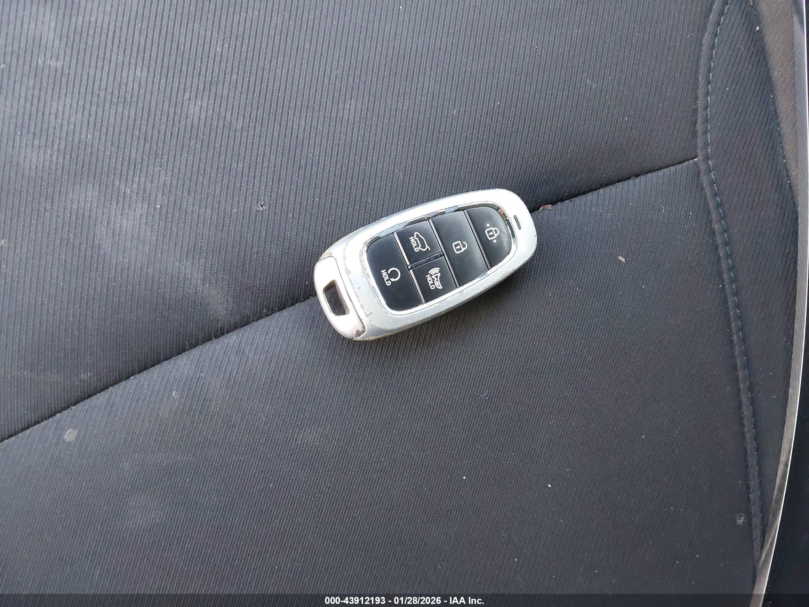 HYUNDAI TUCSON image 11