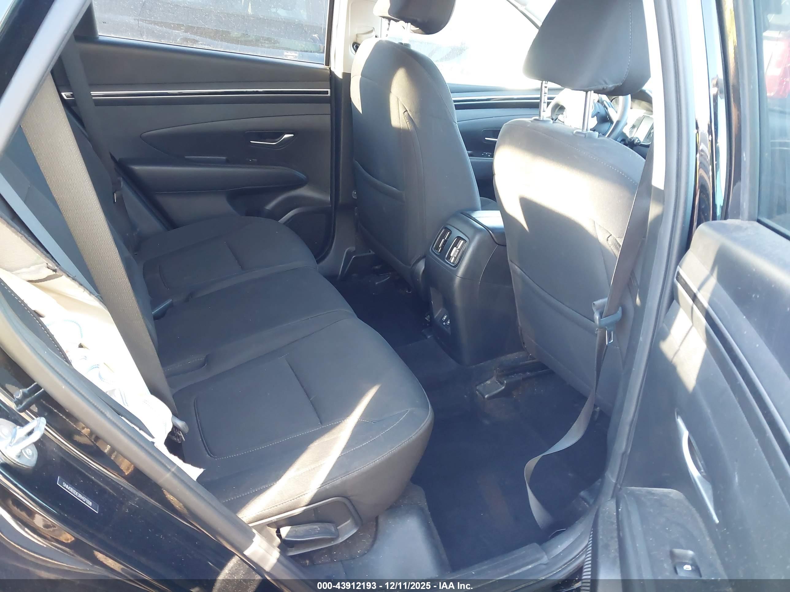 HYUNDAI TUCSON image 8