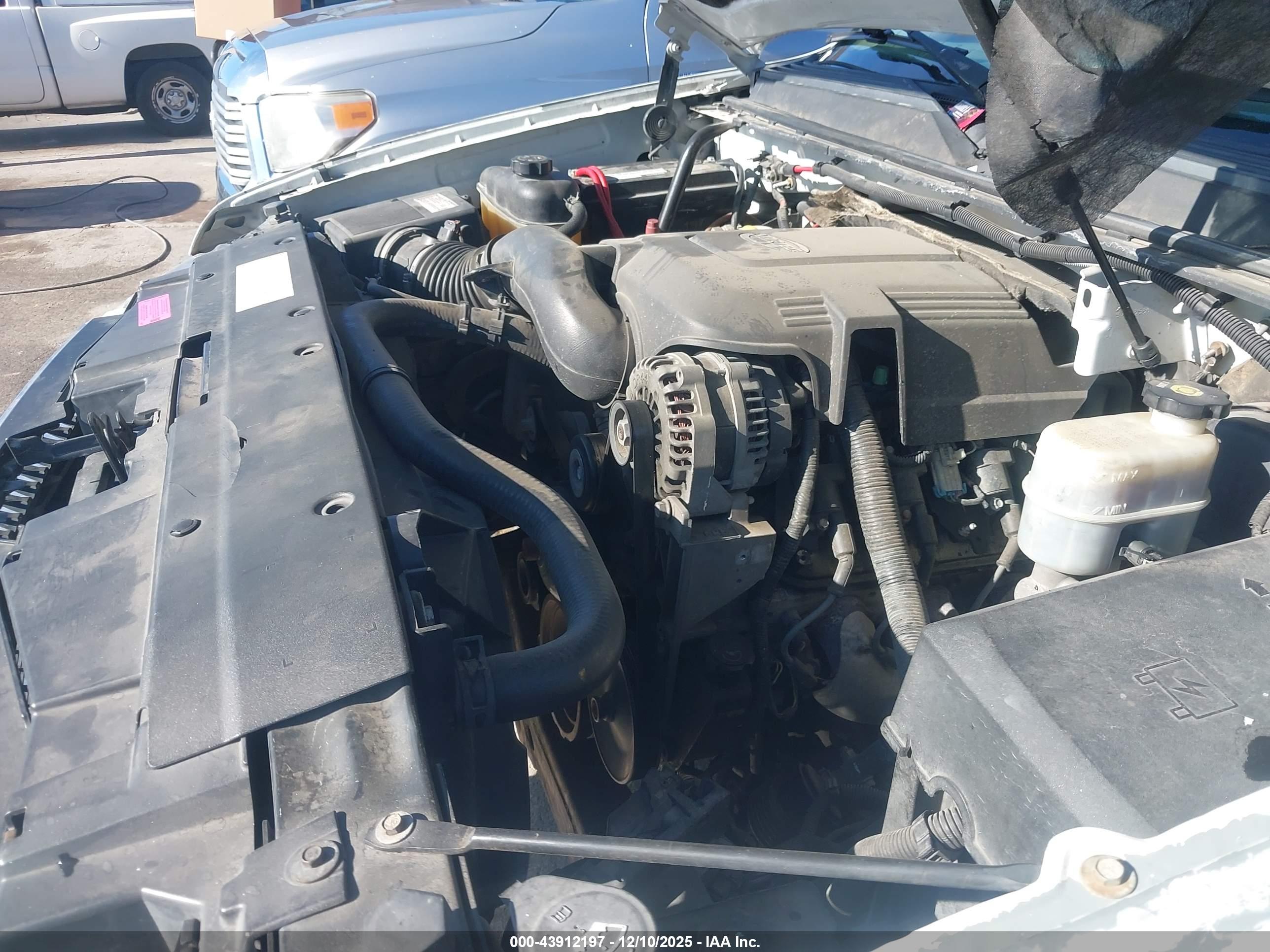 CHEVROLET TAHOE image 10