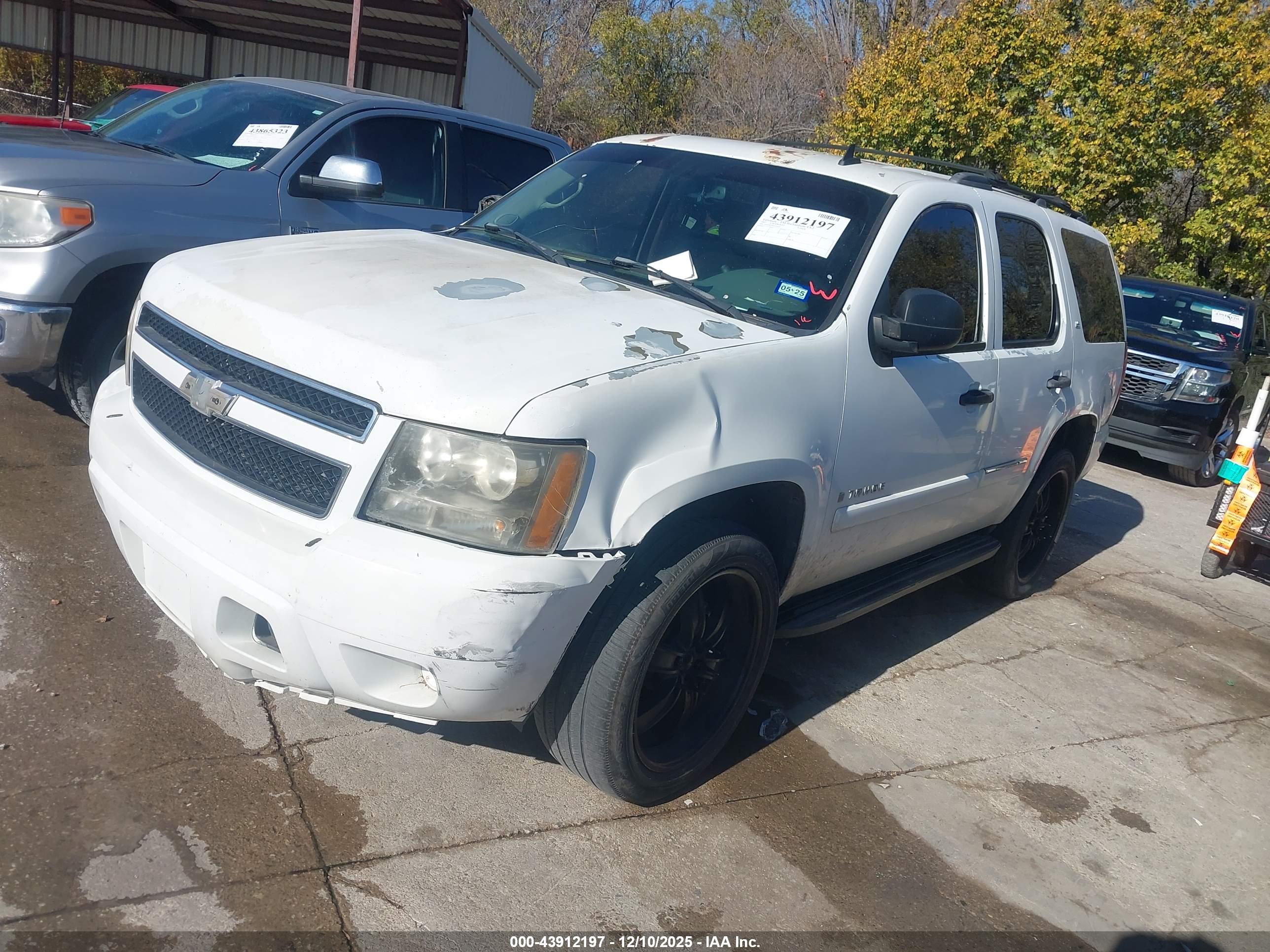 CHEVROLET TAHOE image 2