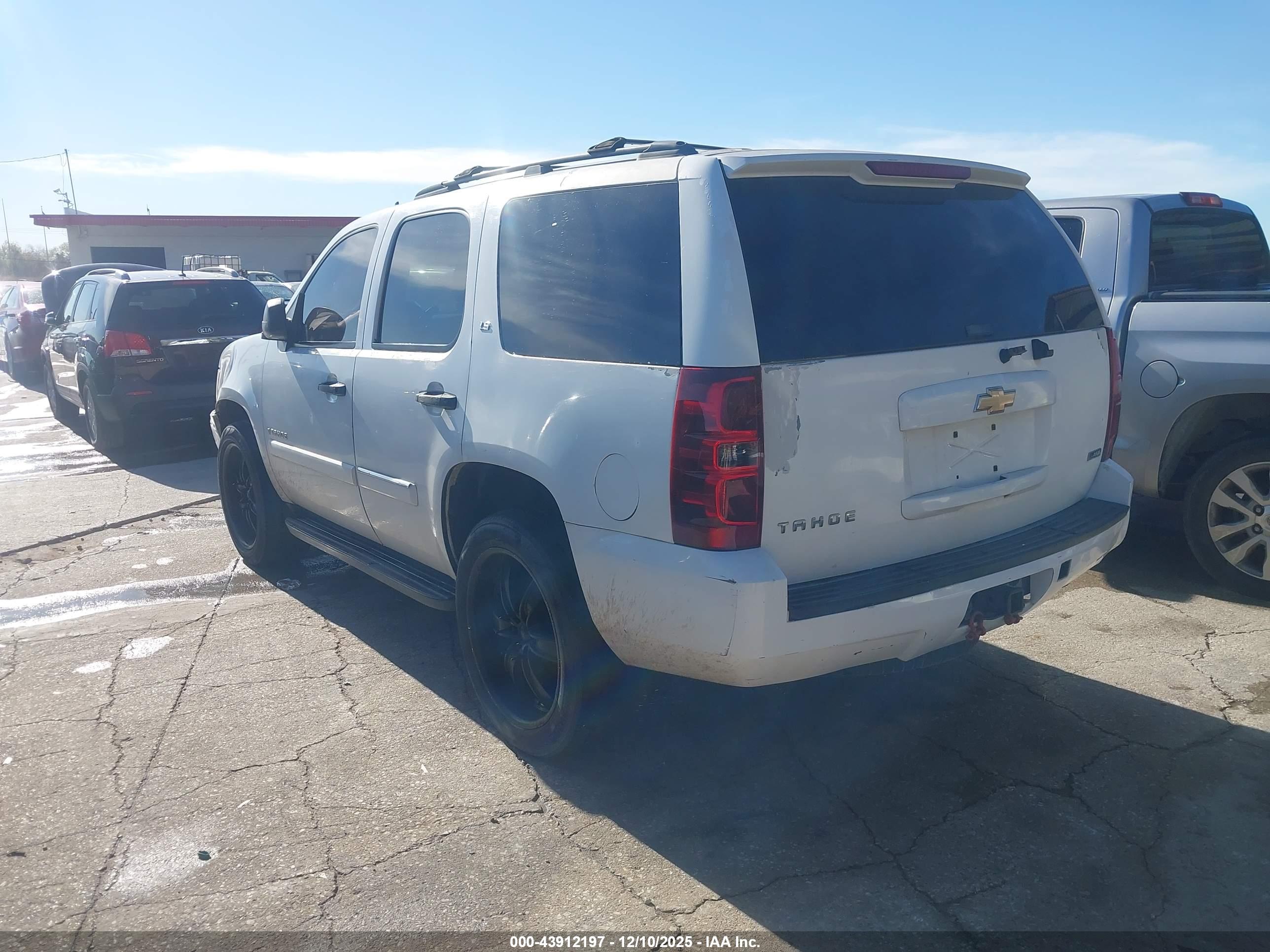 CHEVROLET TAHOE image 3