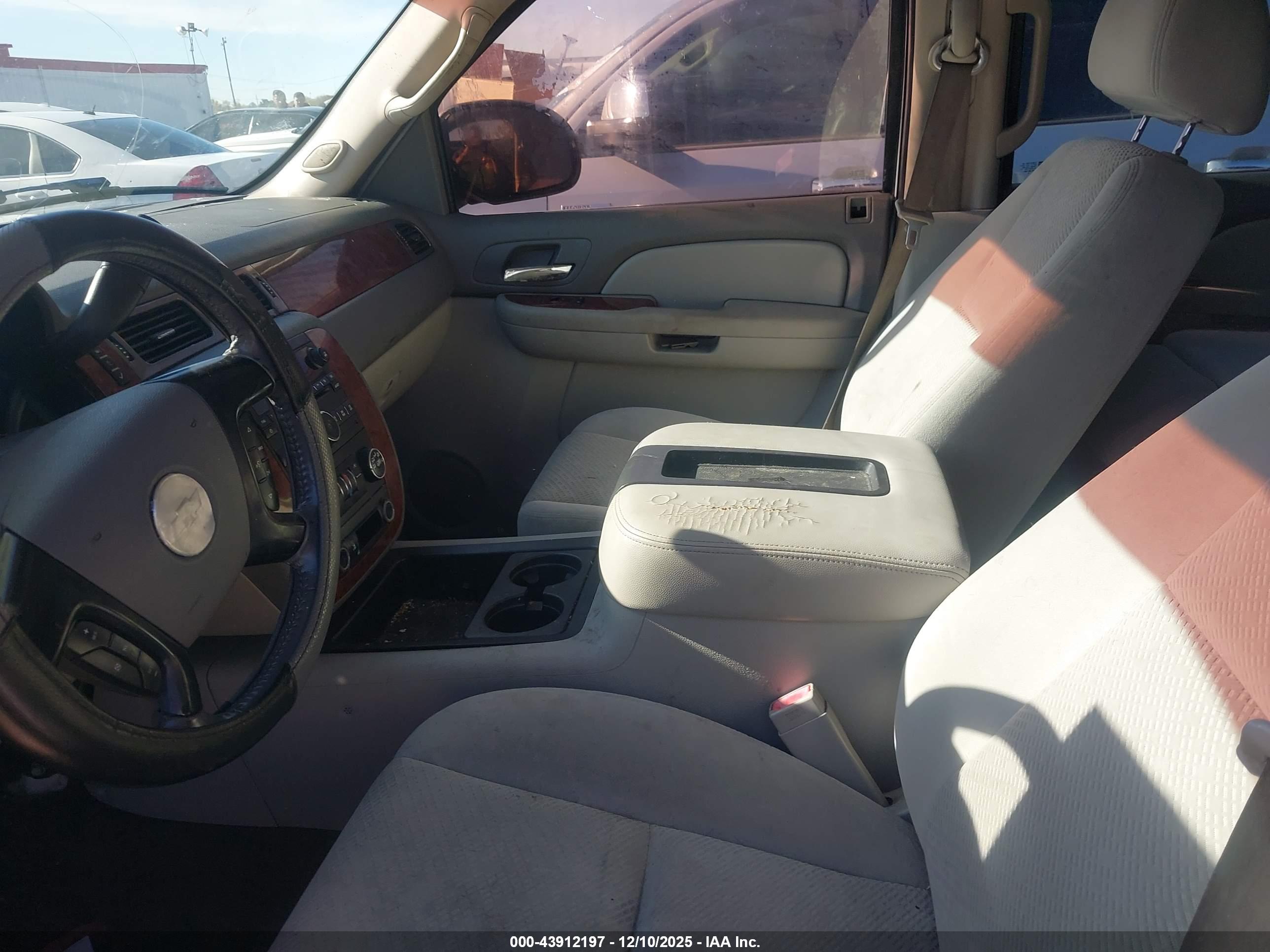 CHEVROLET TAHOE image 5