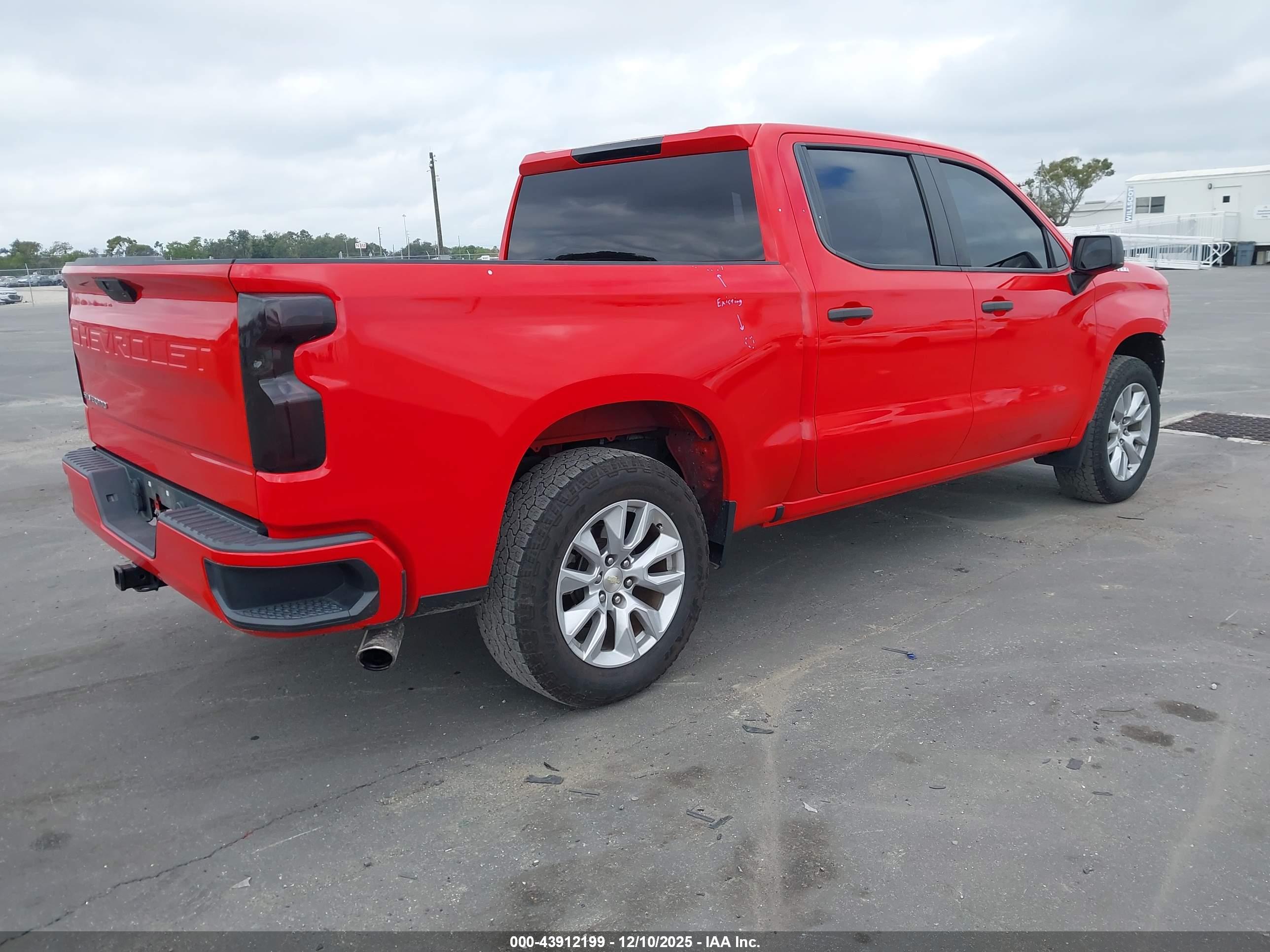 CHEVROLET SILVERADO image 4