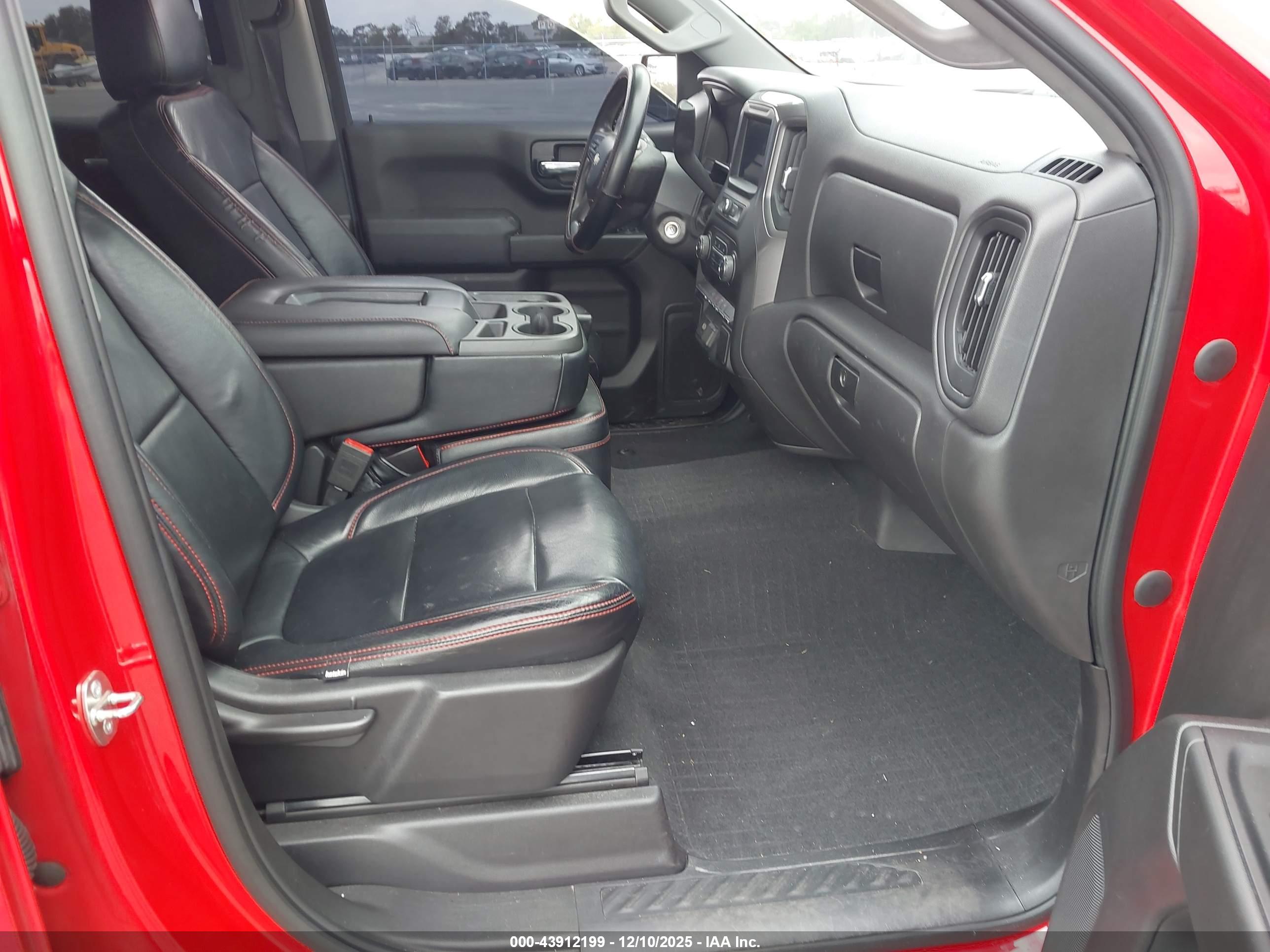 CHEVROLET SILVERADO image 5
