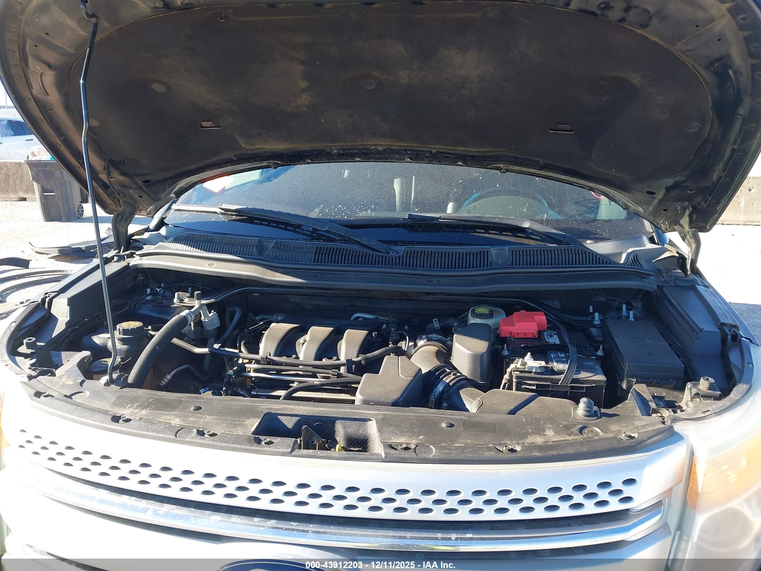 FORD EXPLORER image 10