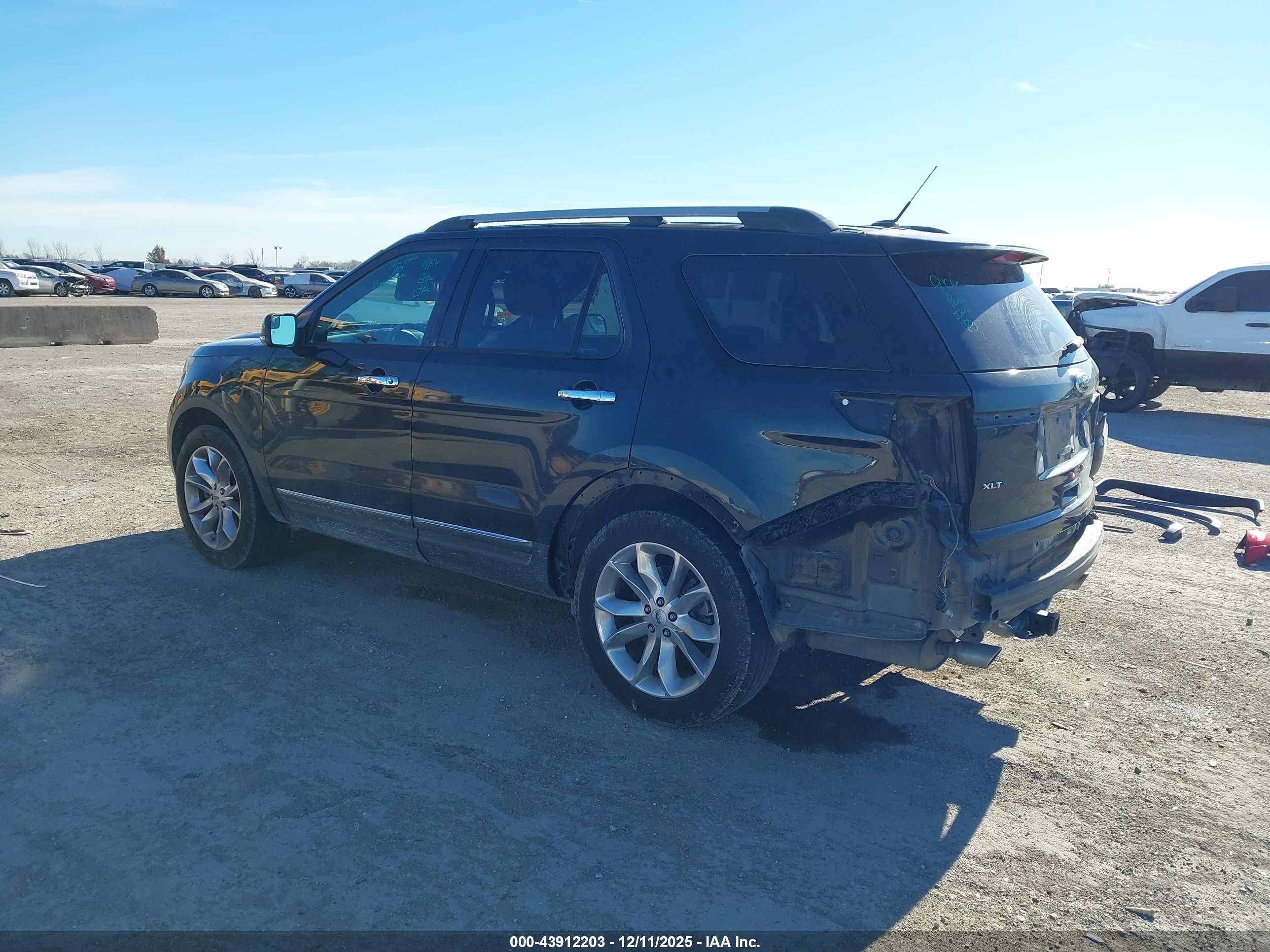 FORD EXPLORER image 3