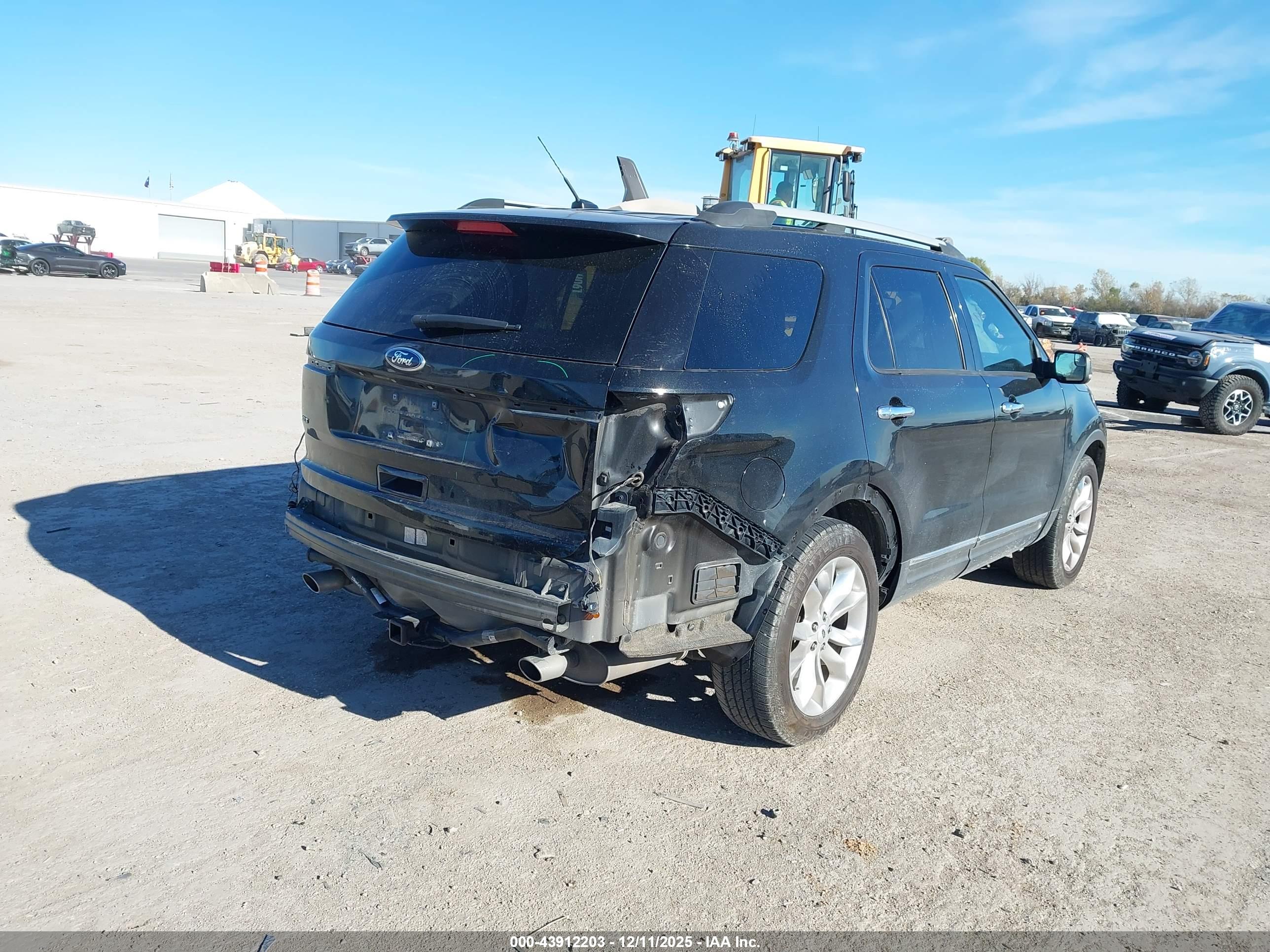 FORD EXPLORER image 4