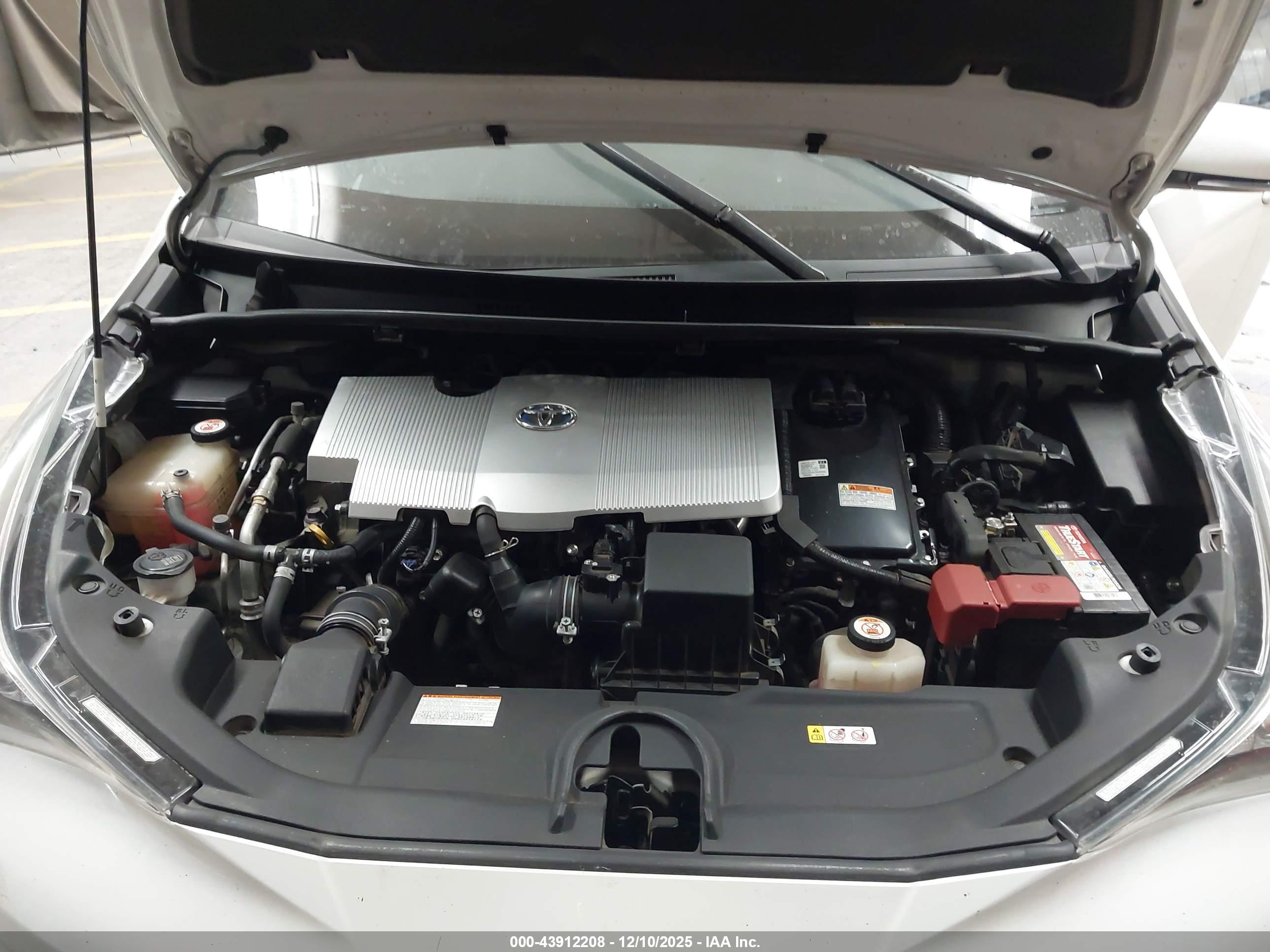 TOYOTA PRIUS image 10