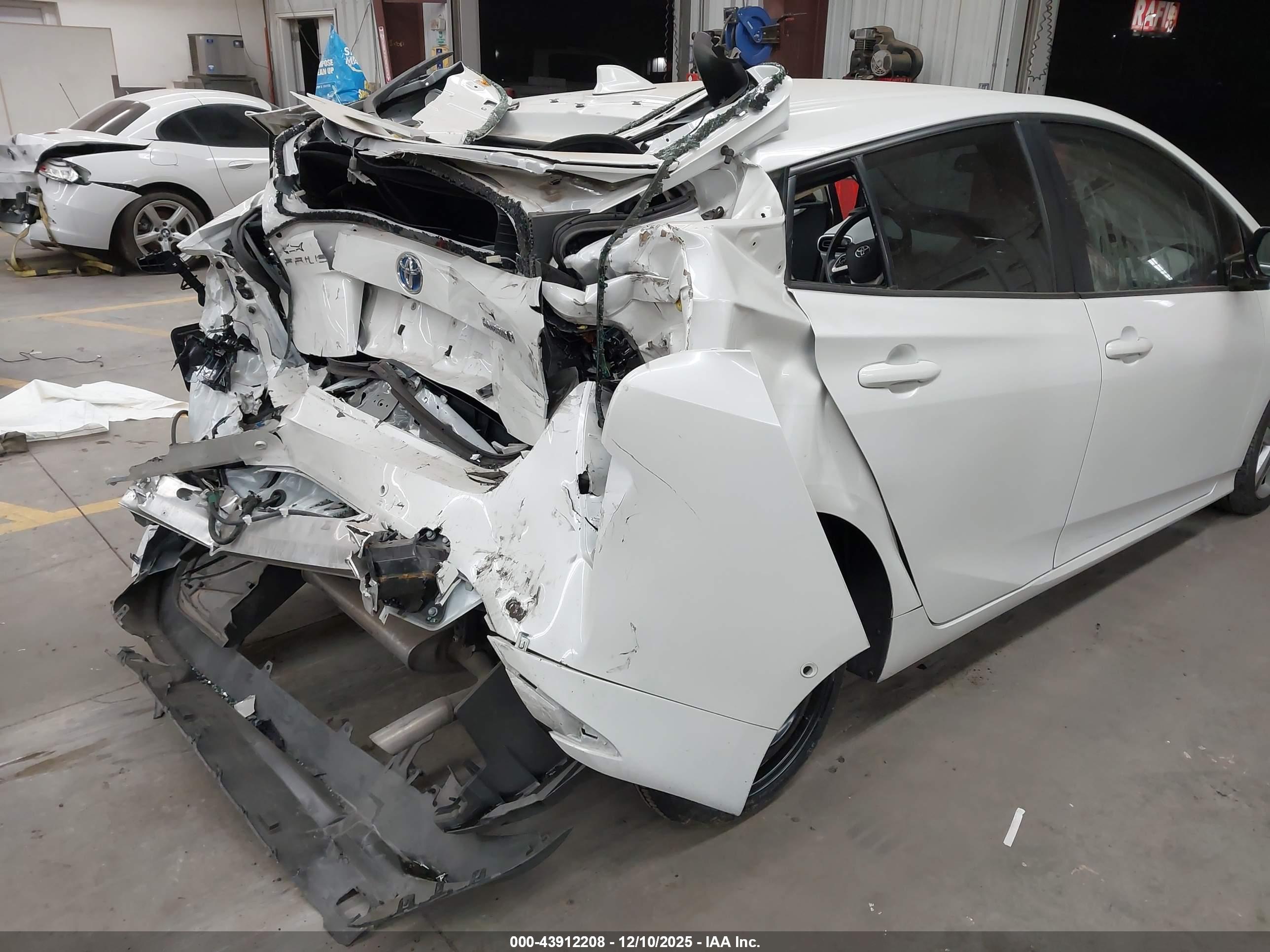 TOYOTA PRIUS image 6