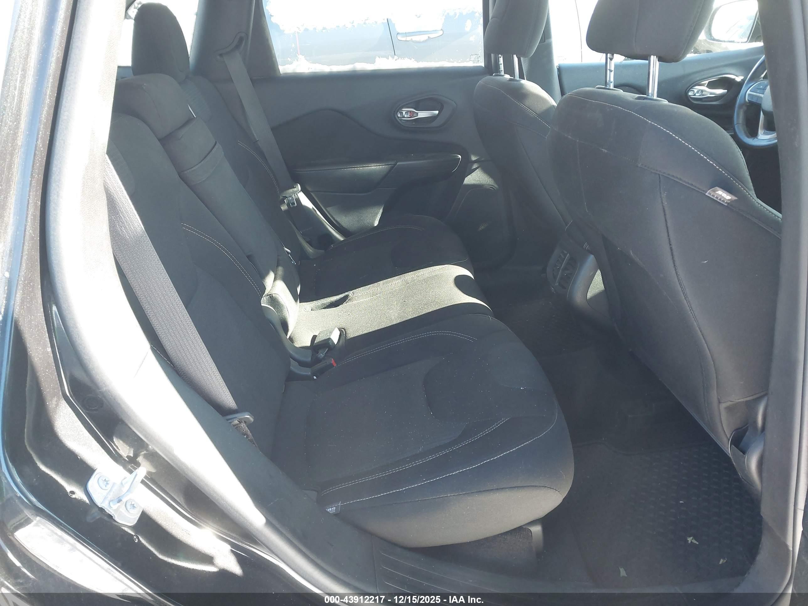 JEEP CHEROKEE image 8