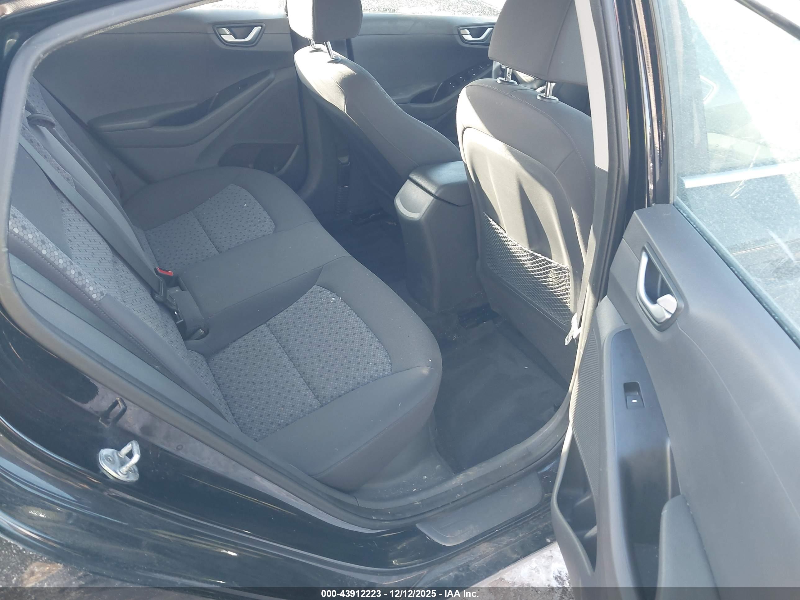 HYUNDAI IONIQ image 8