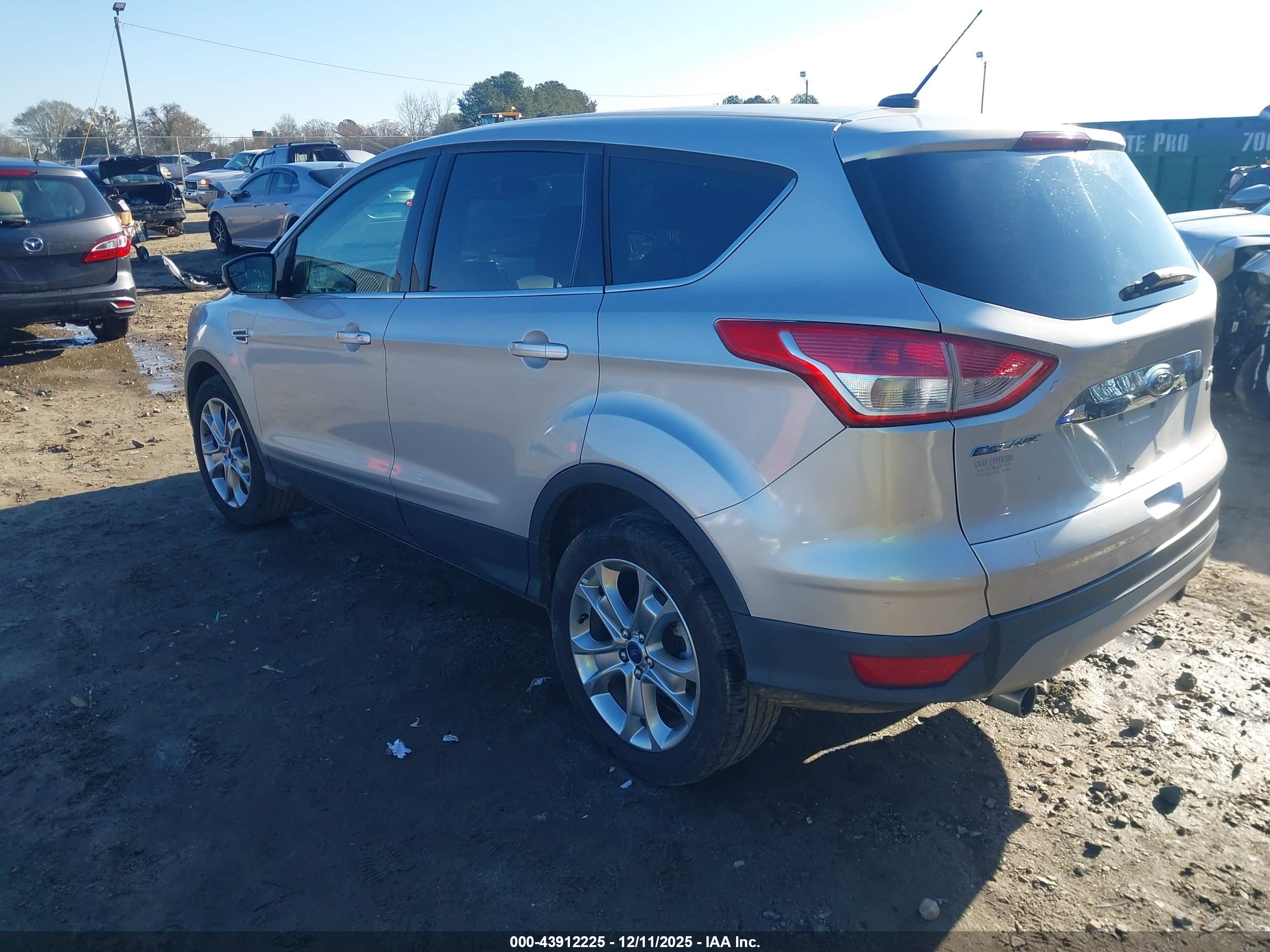 FORD ESCAPE image 3
