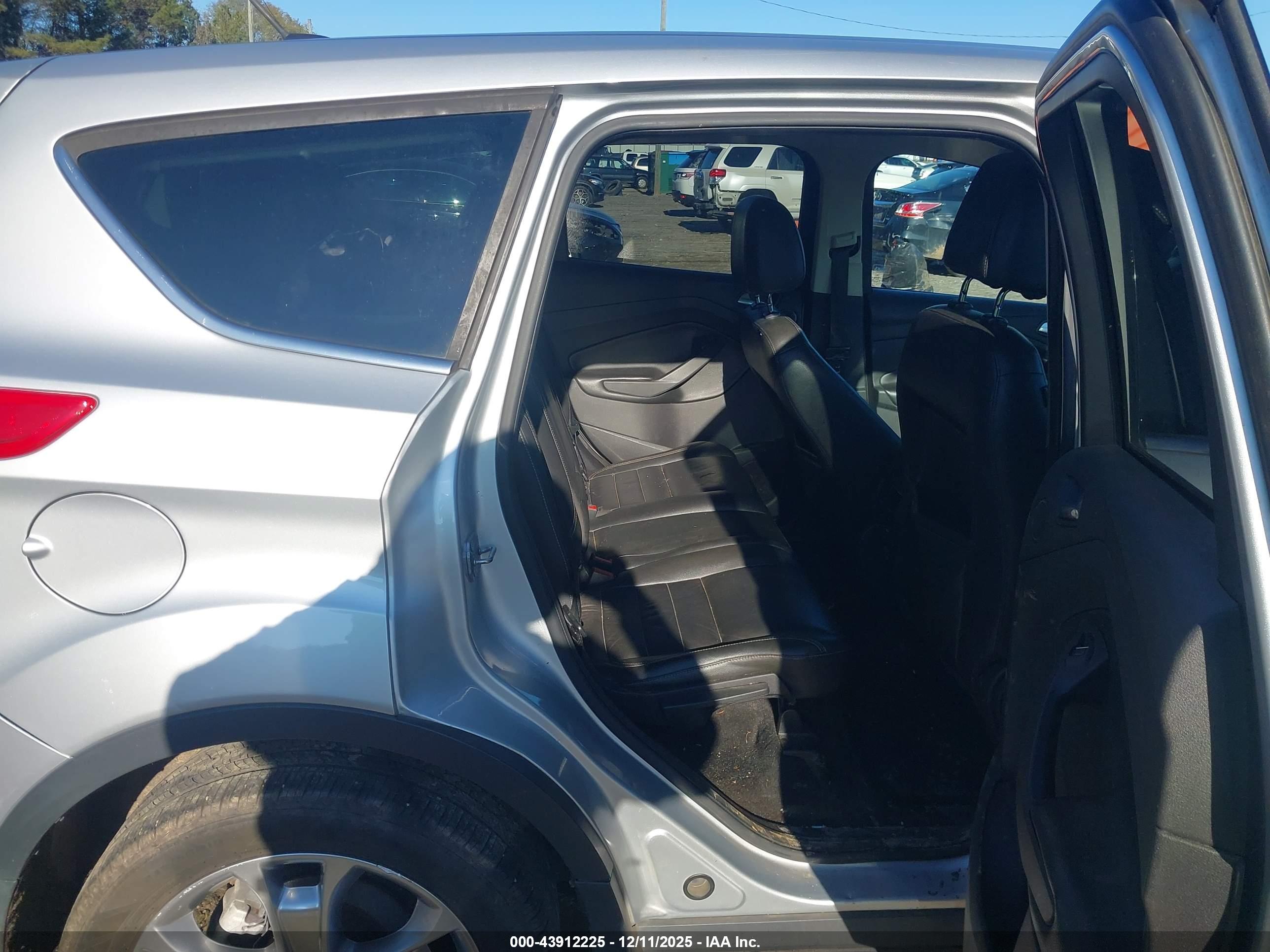 FORD ESCAPE image 8