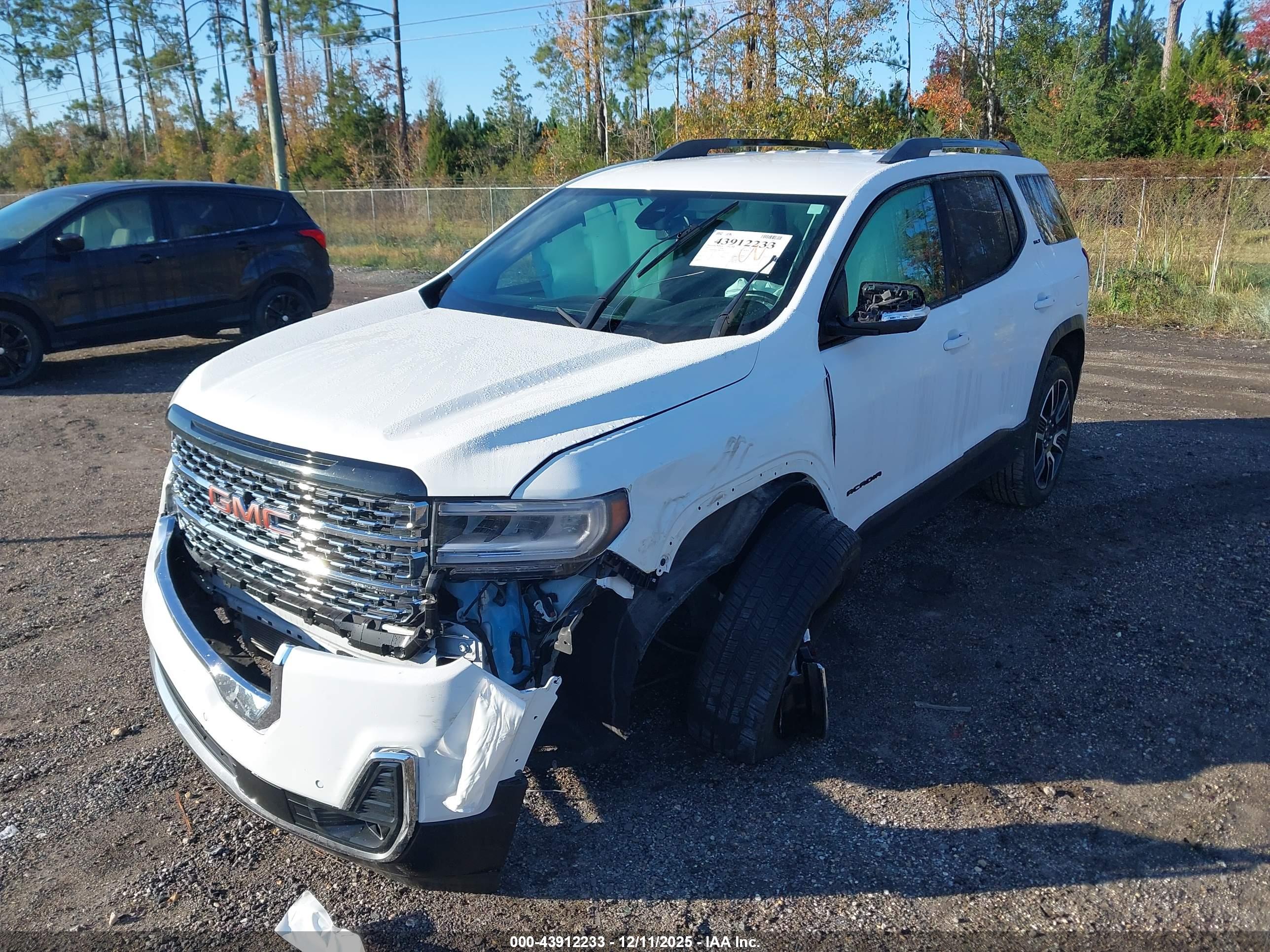 GMC ACADIA image 2