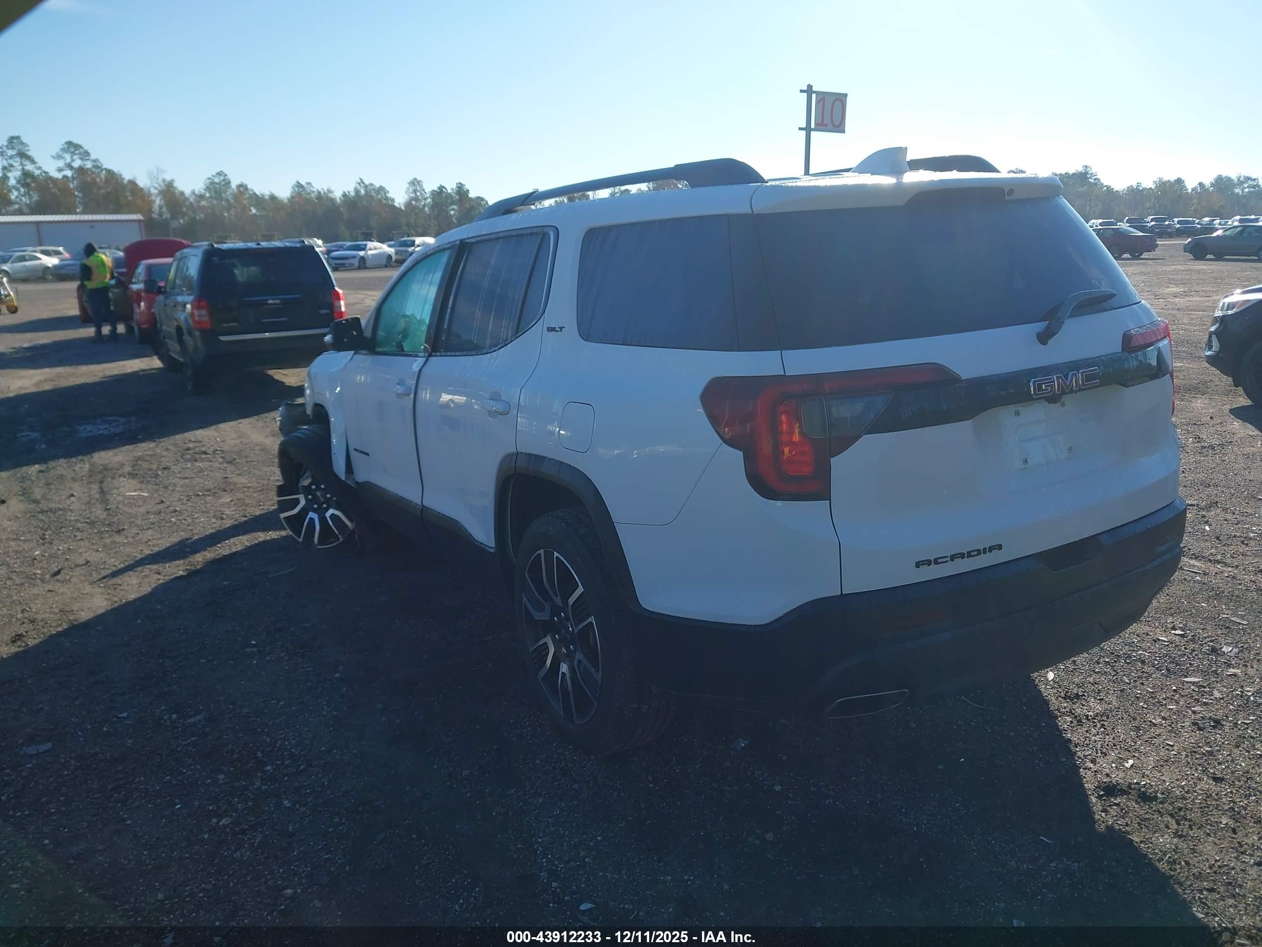 GMC ACADIA image 3