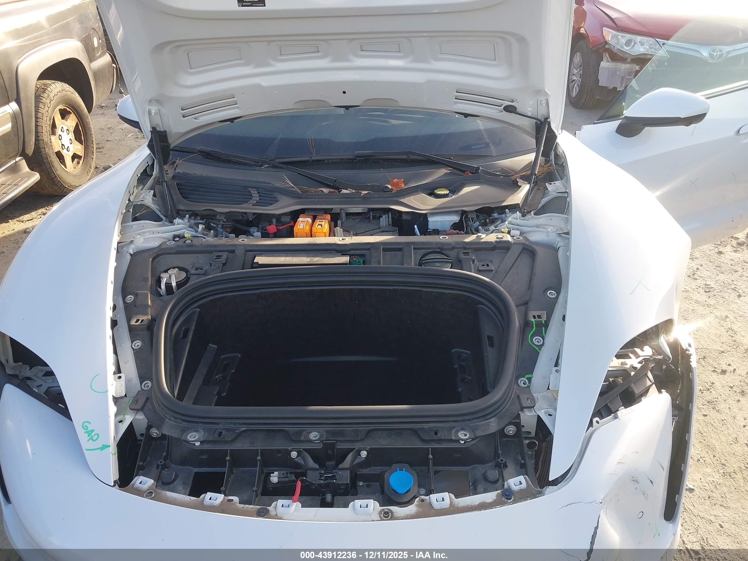 PORSCHE TAYCAN image 10
