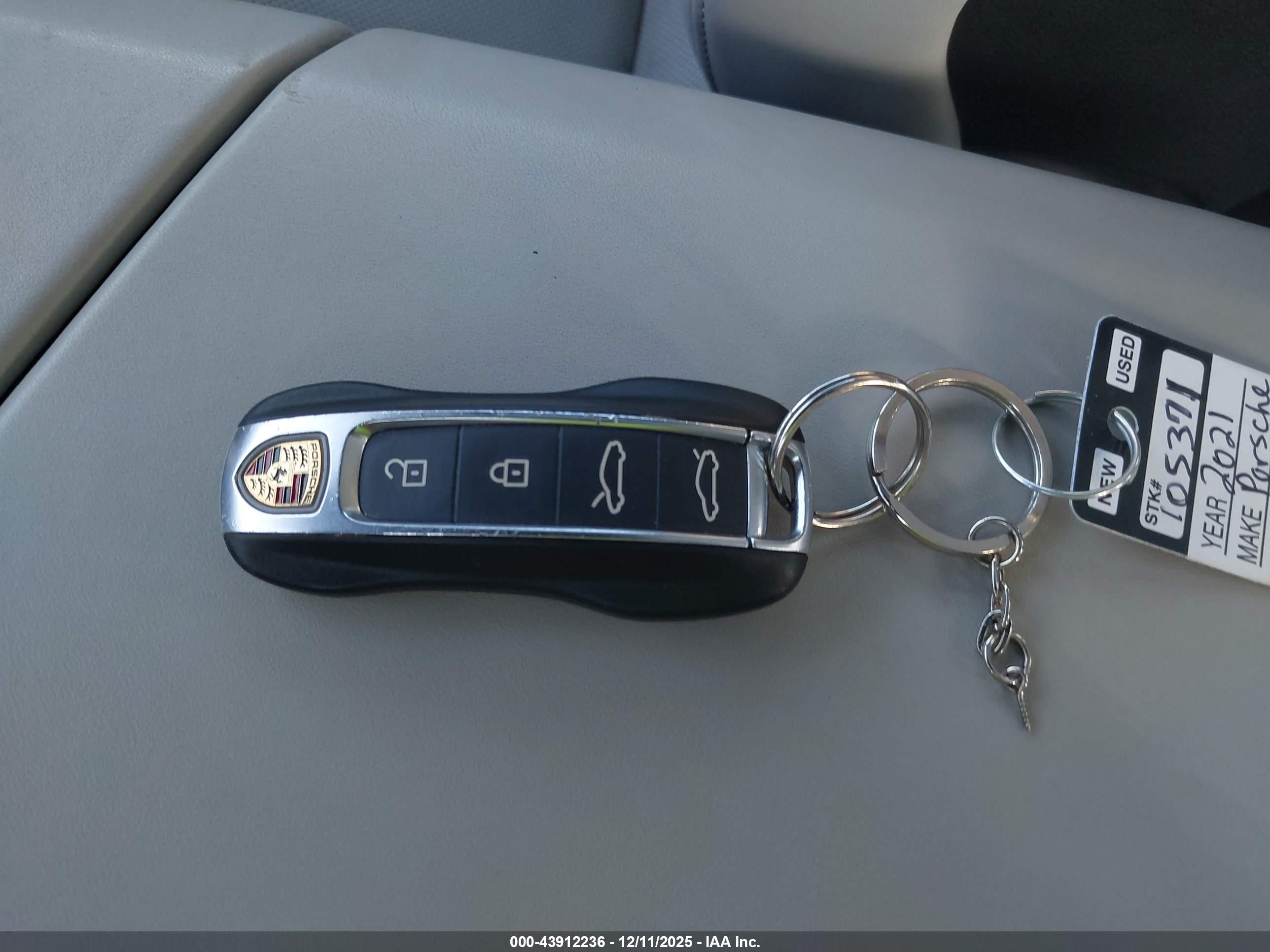 PORSCHE TAYCAN image 11